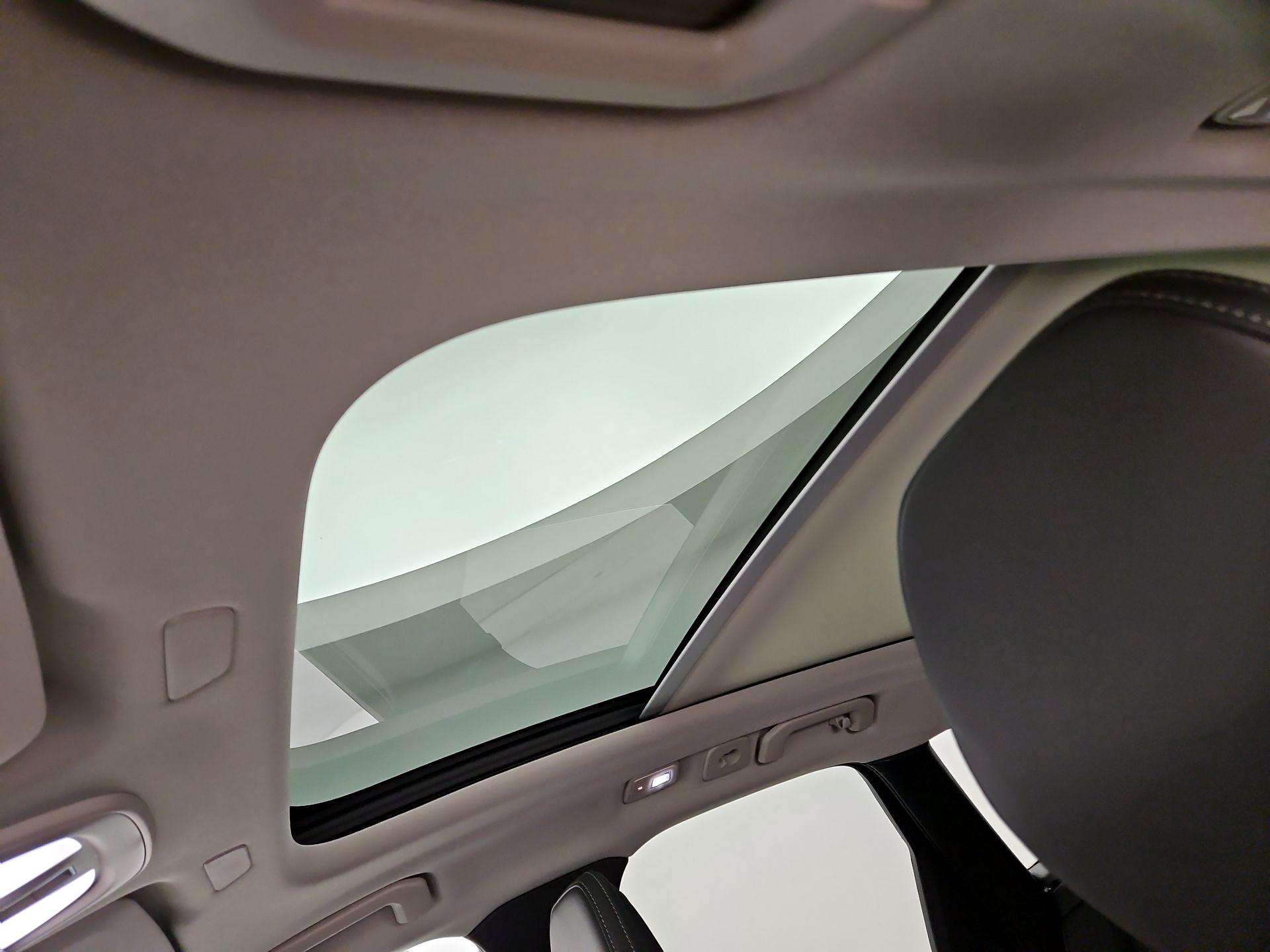 Thumbnail: 2022 Volvo XC60 - 19