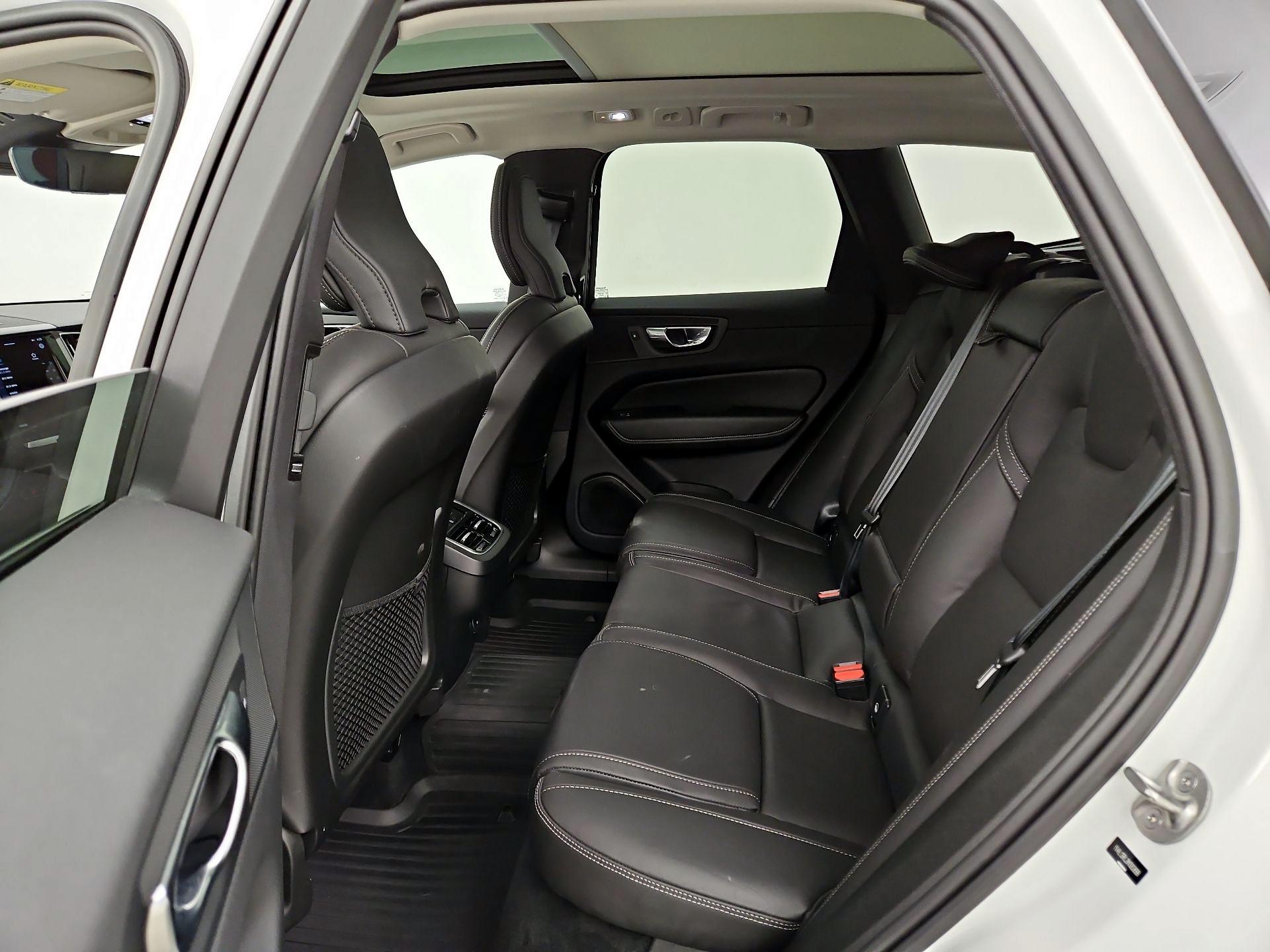 Thumbnail: 2022 Volvo XC60 - 20