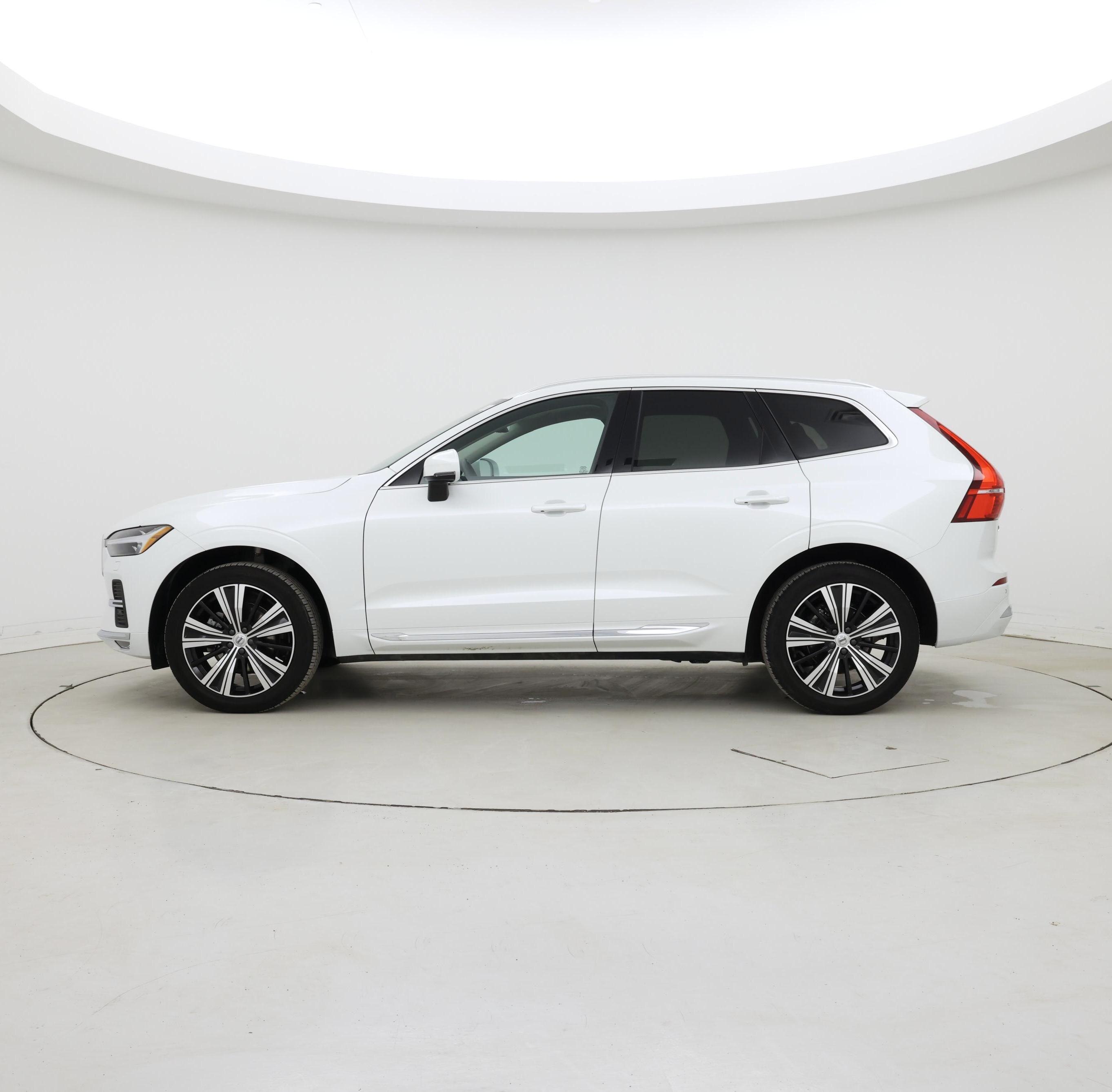 Thumbnail: 2022 Volvo XC60 - 3