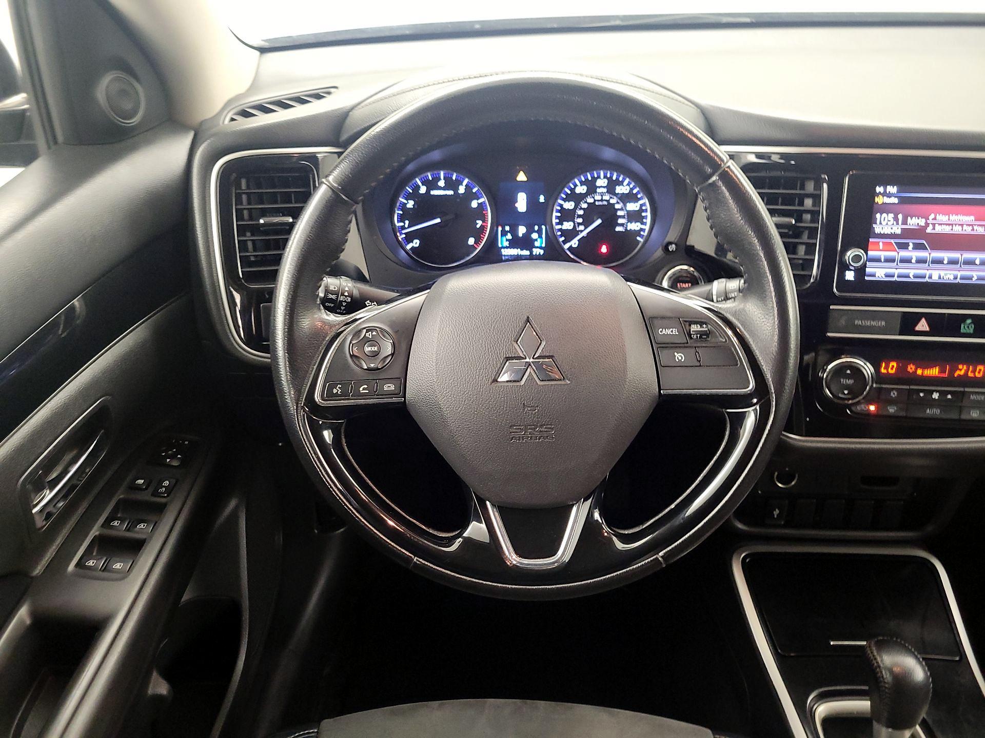 Thumbnail: 2019 Mitsubishi Outlander - 10