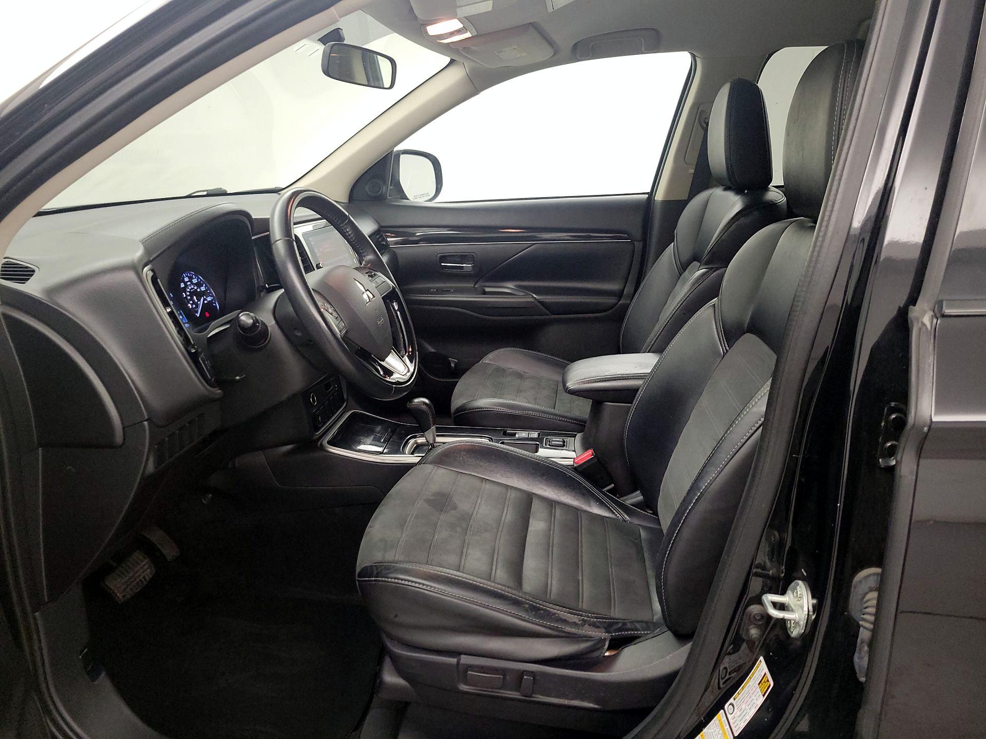 Thumbnail: 2019 Mitsubishi Outlander - 11