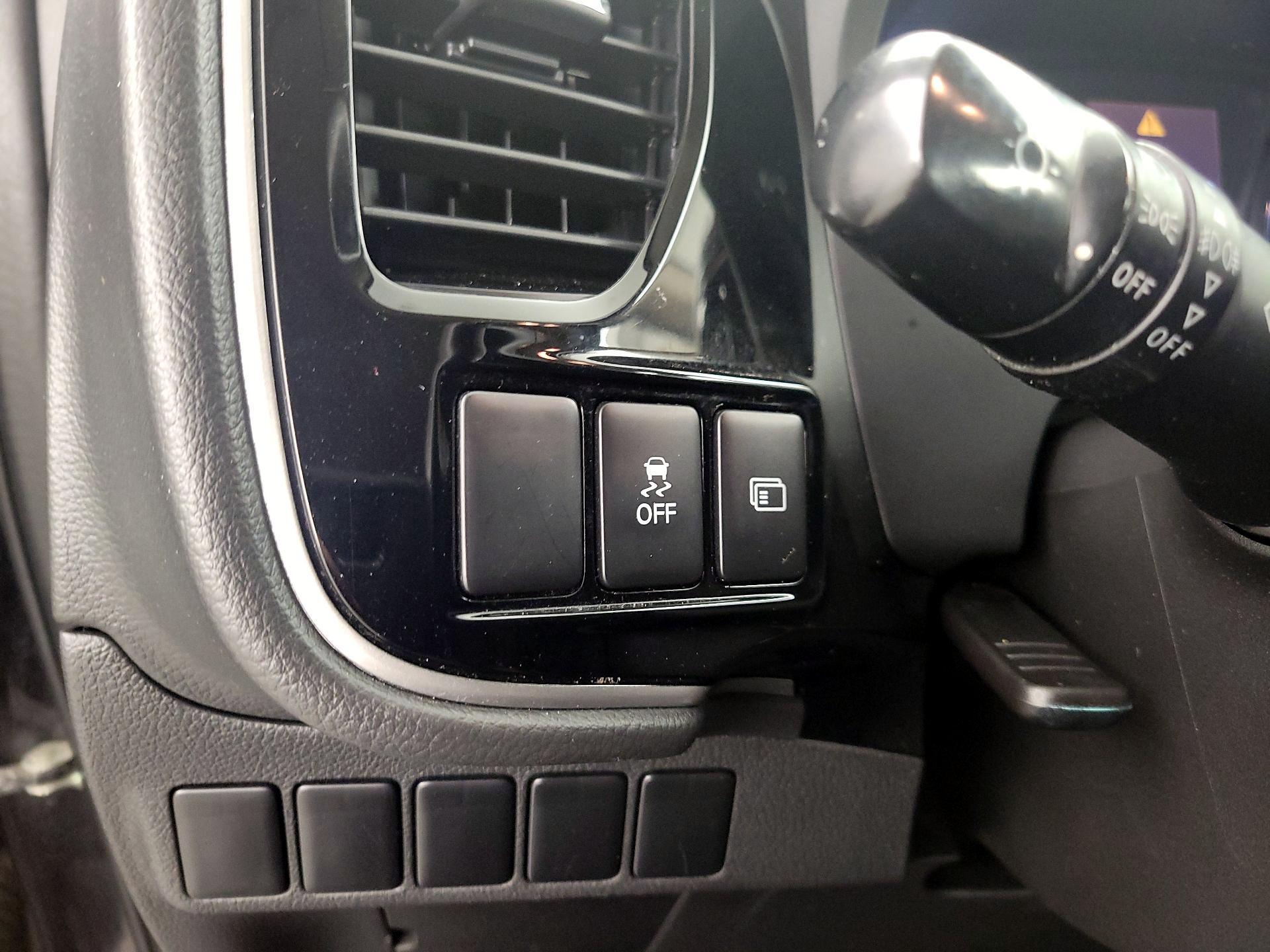 Thumbnail: 2019 Mitsubishi Outlander - 13