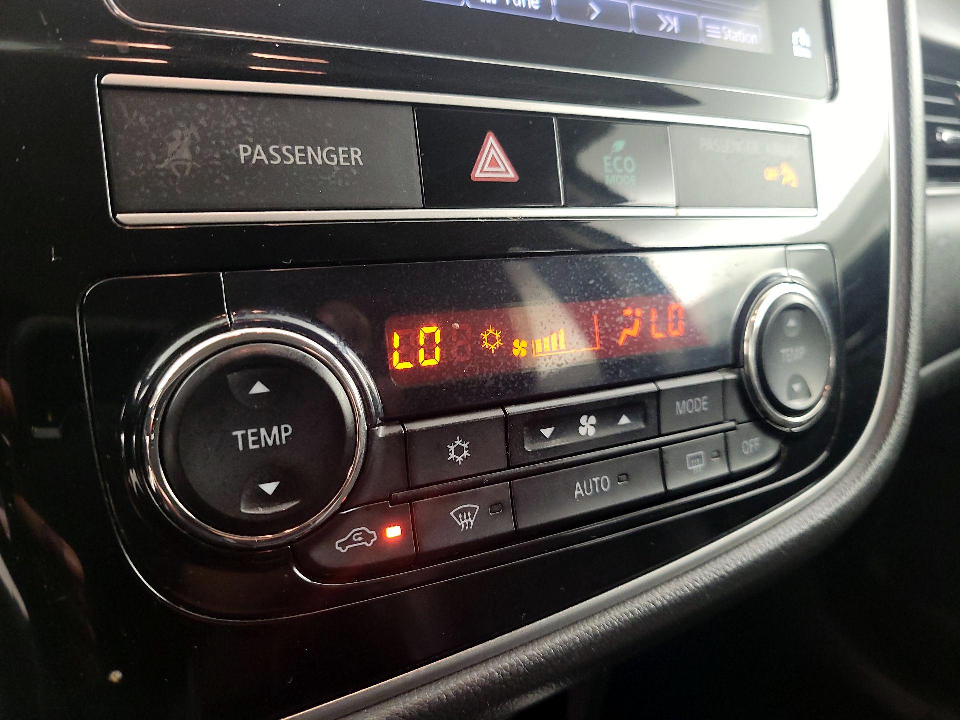 Thumbnail: 2019 Mitsubishi Outlander - 16