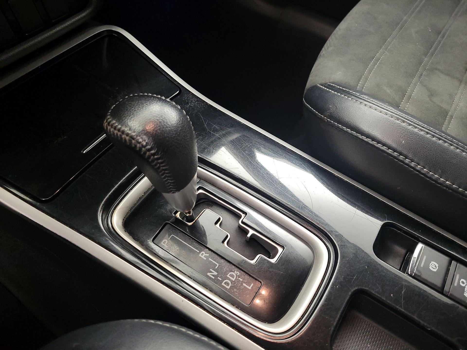 Thumbnail: 2019 Mitsubishi Outlander - 17