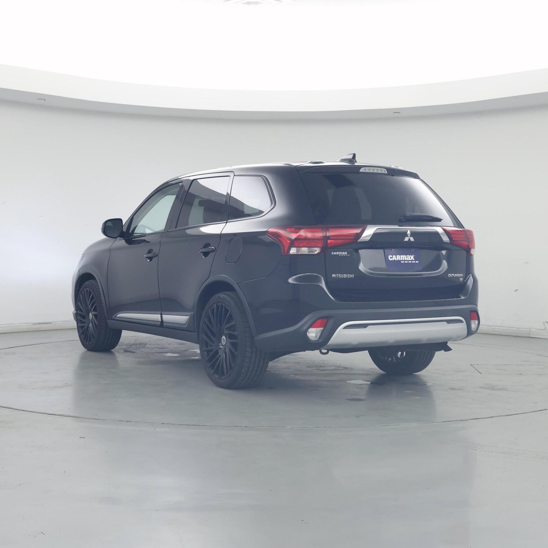Thumbnail: 2019 Mitsubishi Outlander - 2