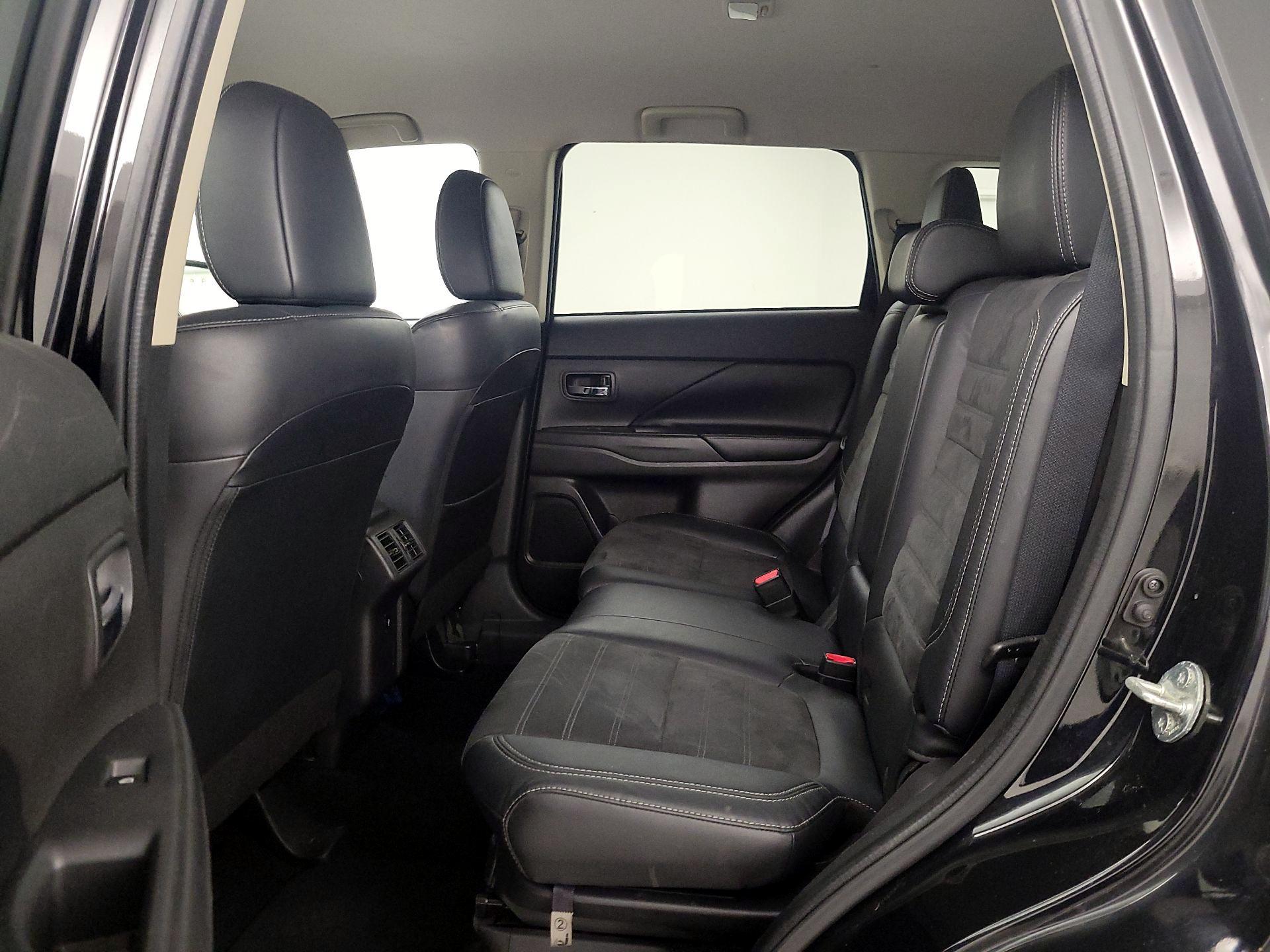 Thumbnail: 2019 Mitsubishi Outlander - 19