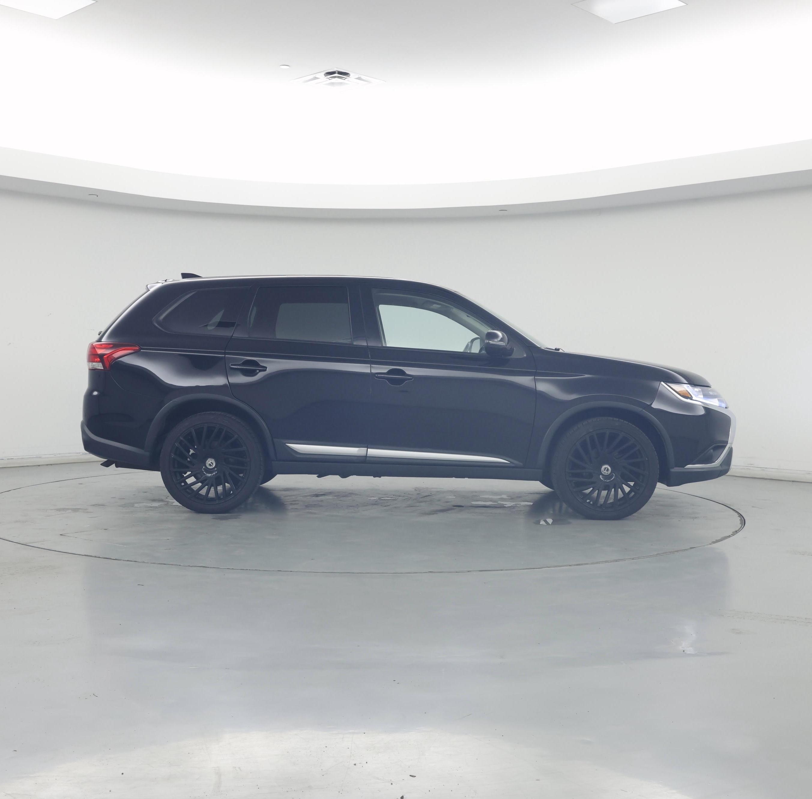 Thumbnail: 2019 Mitsubishi Outlander - 7