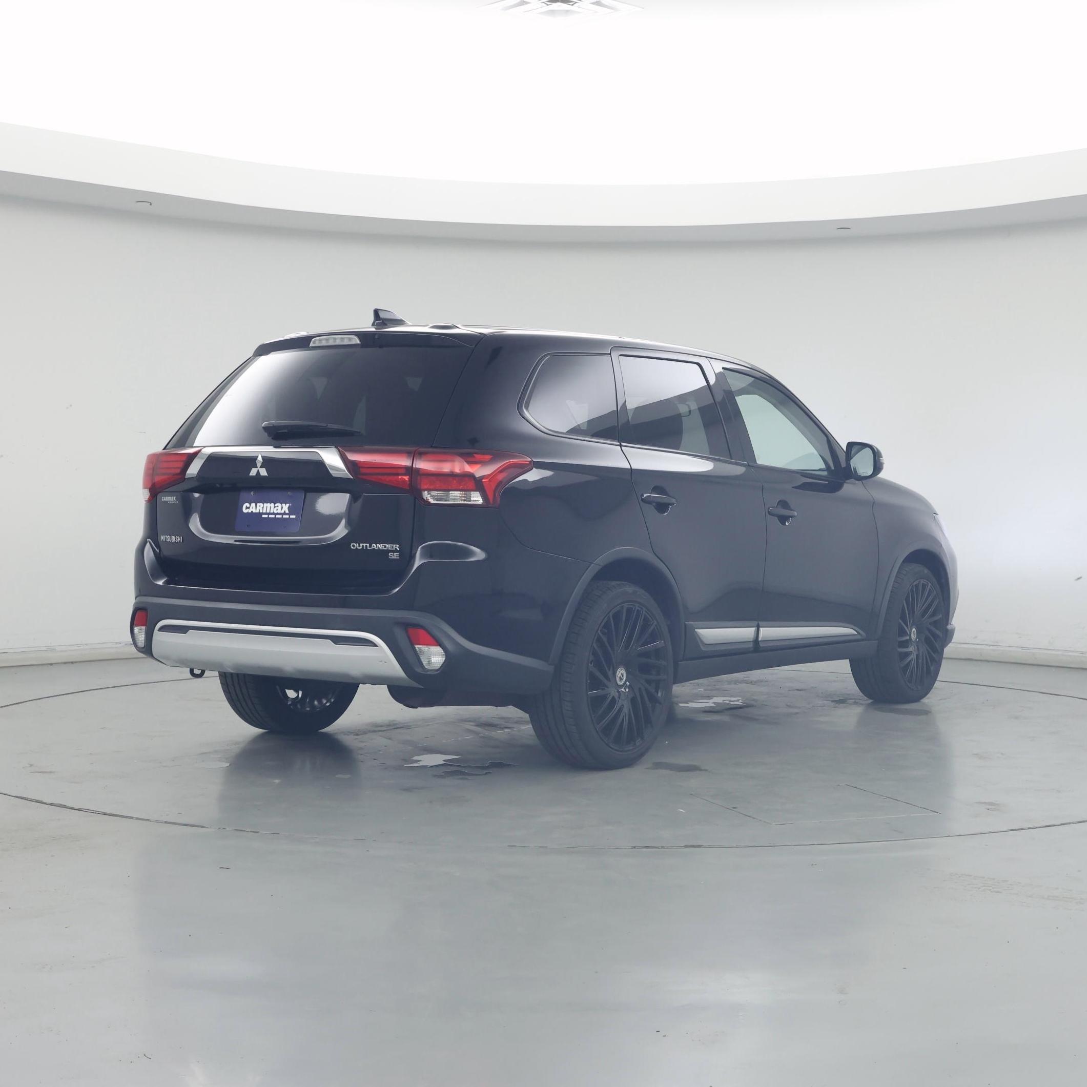 Thumbnail: 2019 Mitsubishi Outlander - 8