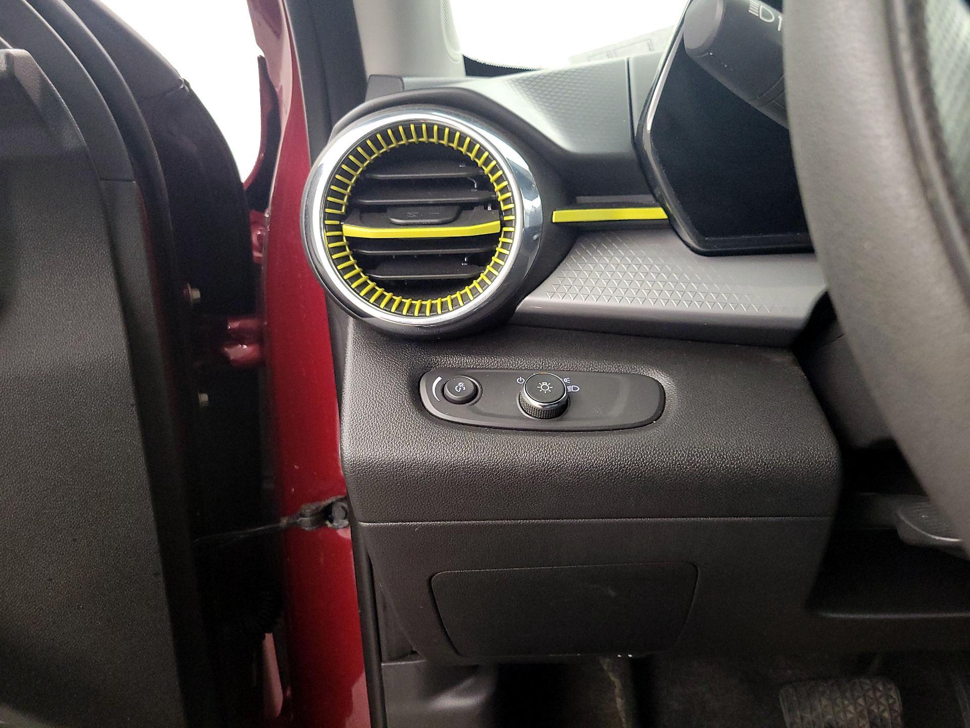 Thumbnail: 2025 Chevrolet Trax - 13