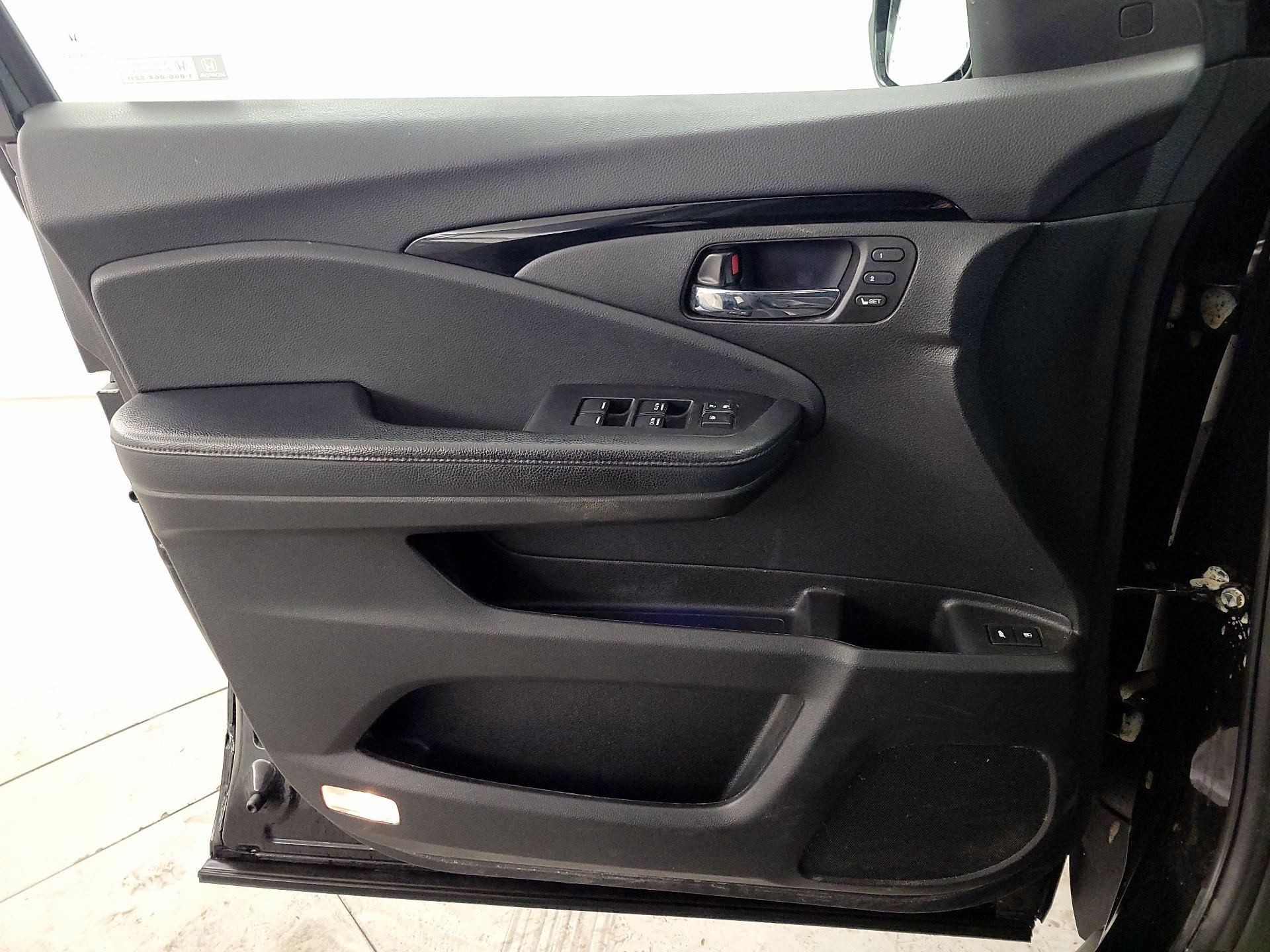 Thumbnail: 2020 Honda Pilot - 12