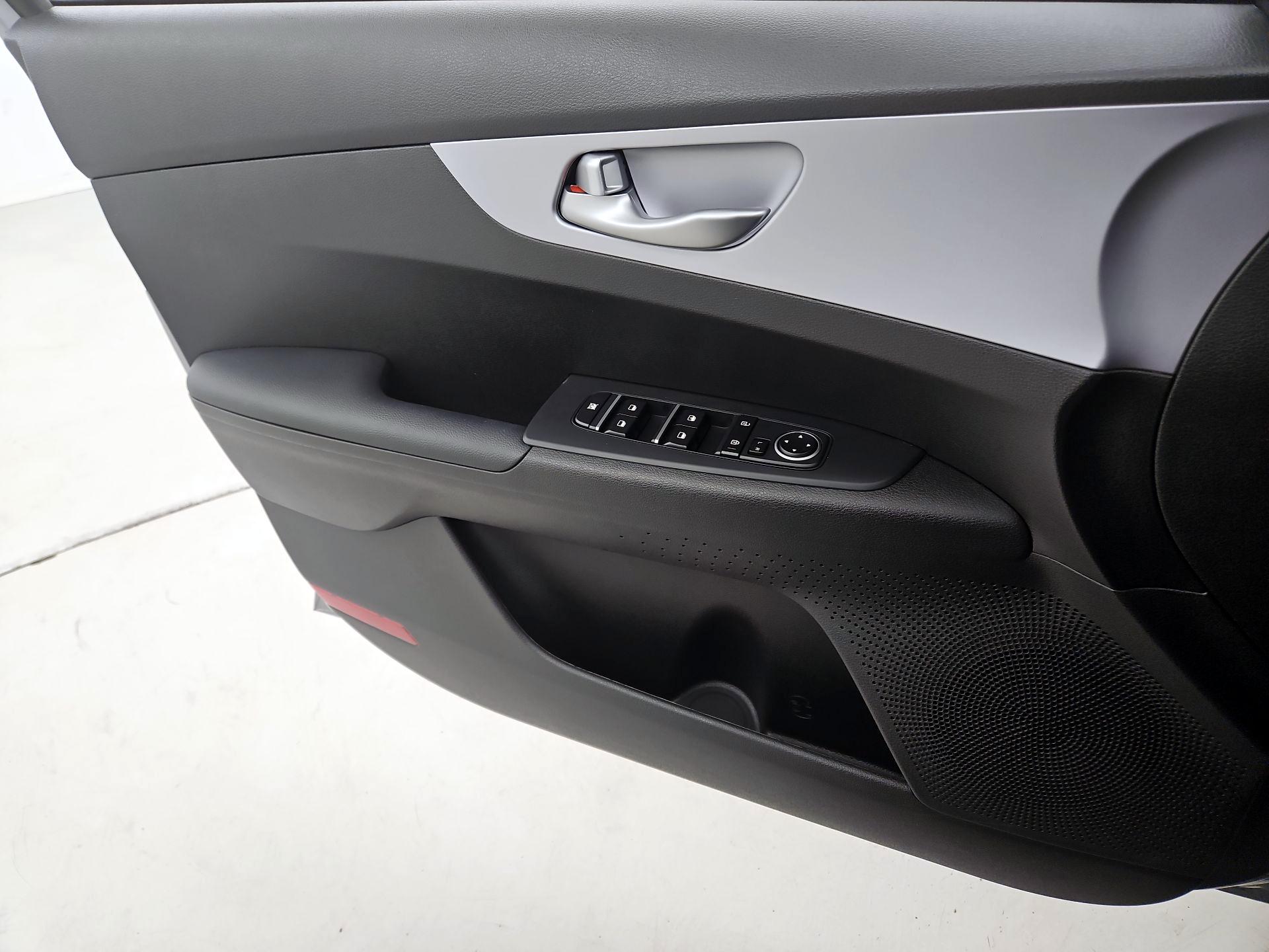 Thumbnail: 2024 Kia Forte - 12