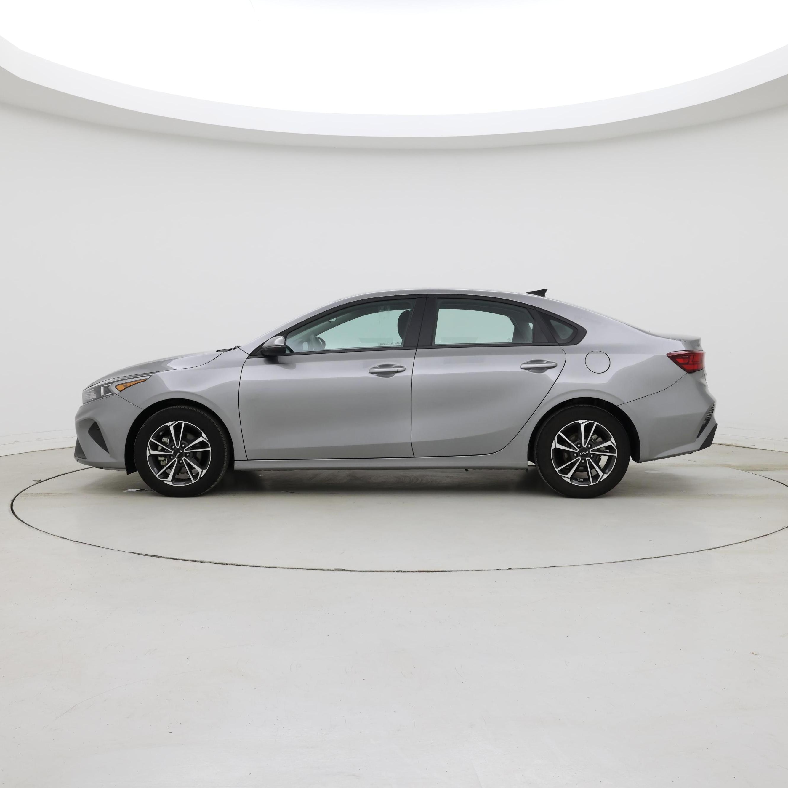 Thumbnail: 2024 Kia Forte - 3