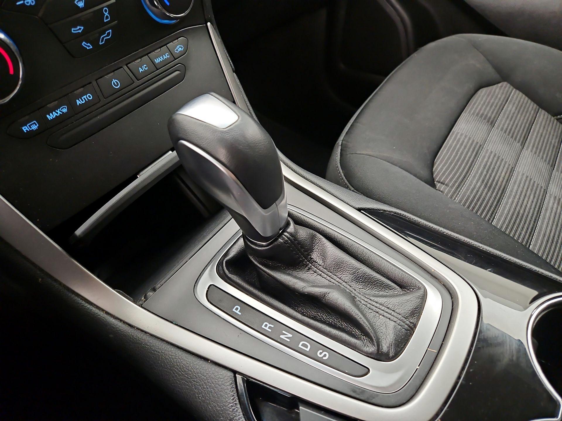 Thumbnail: 2015 Ford Edge - 17