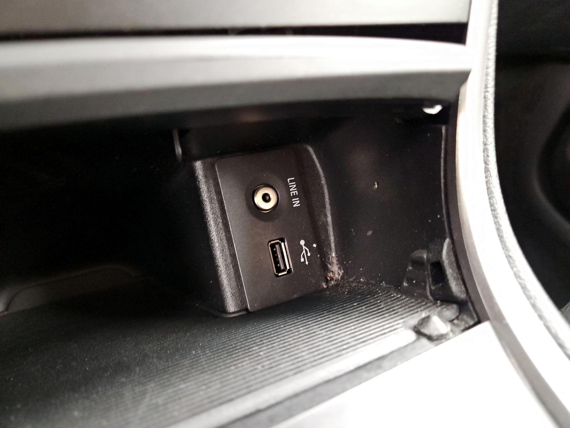 Thumbnail: 2015 Ford Edge - 18