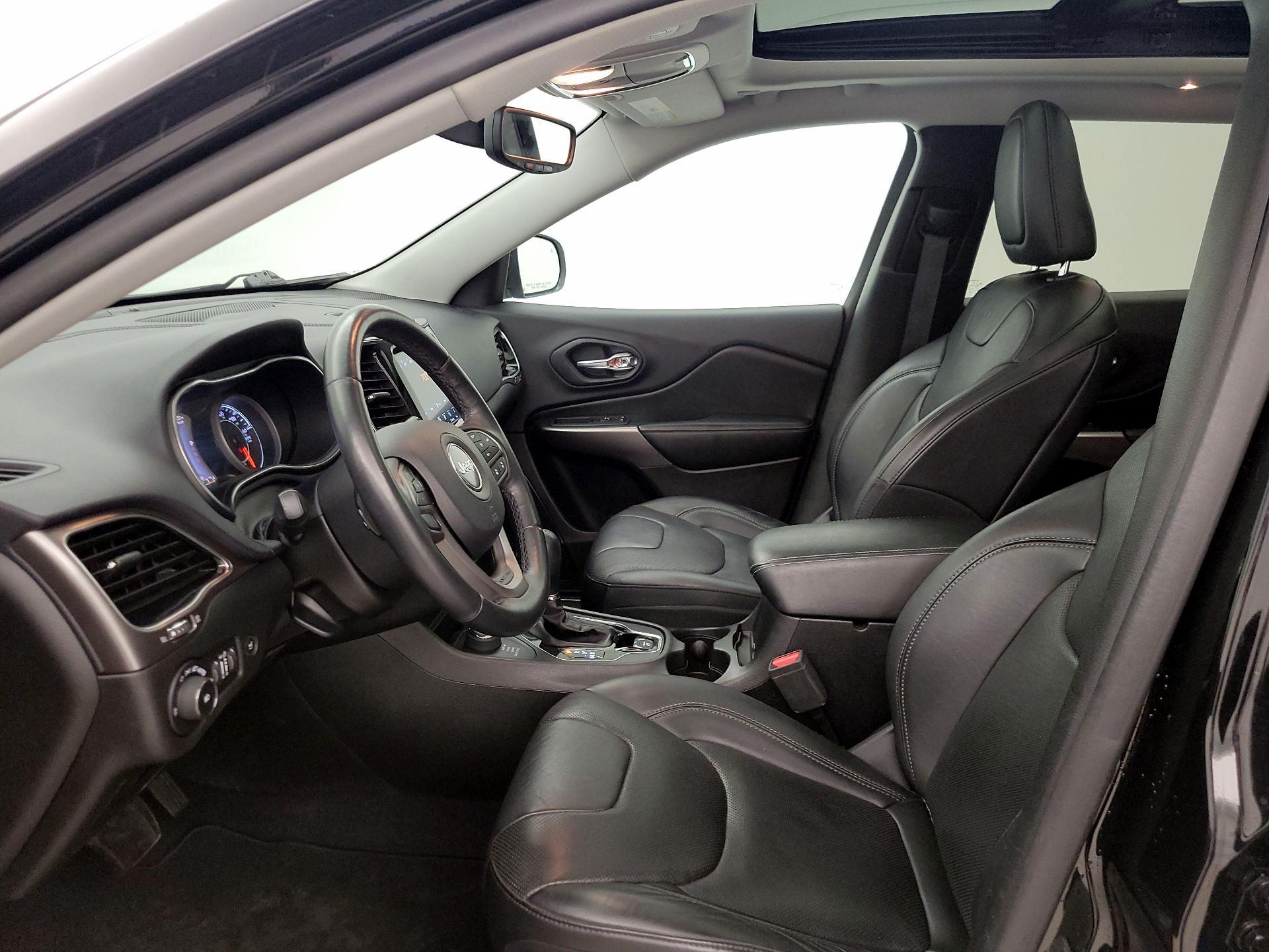 Thumbnail: 2019 Jeep Cherokee - 11