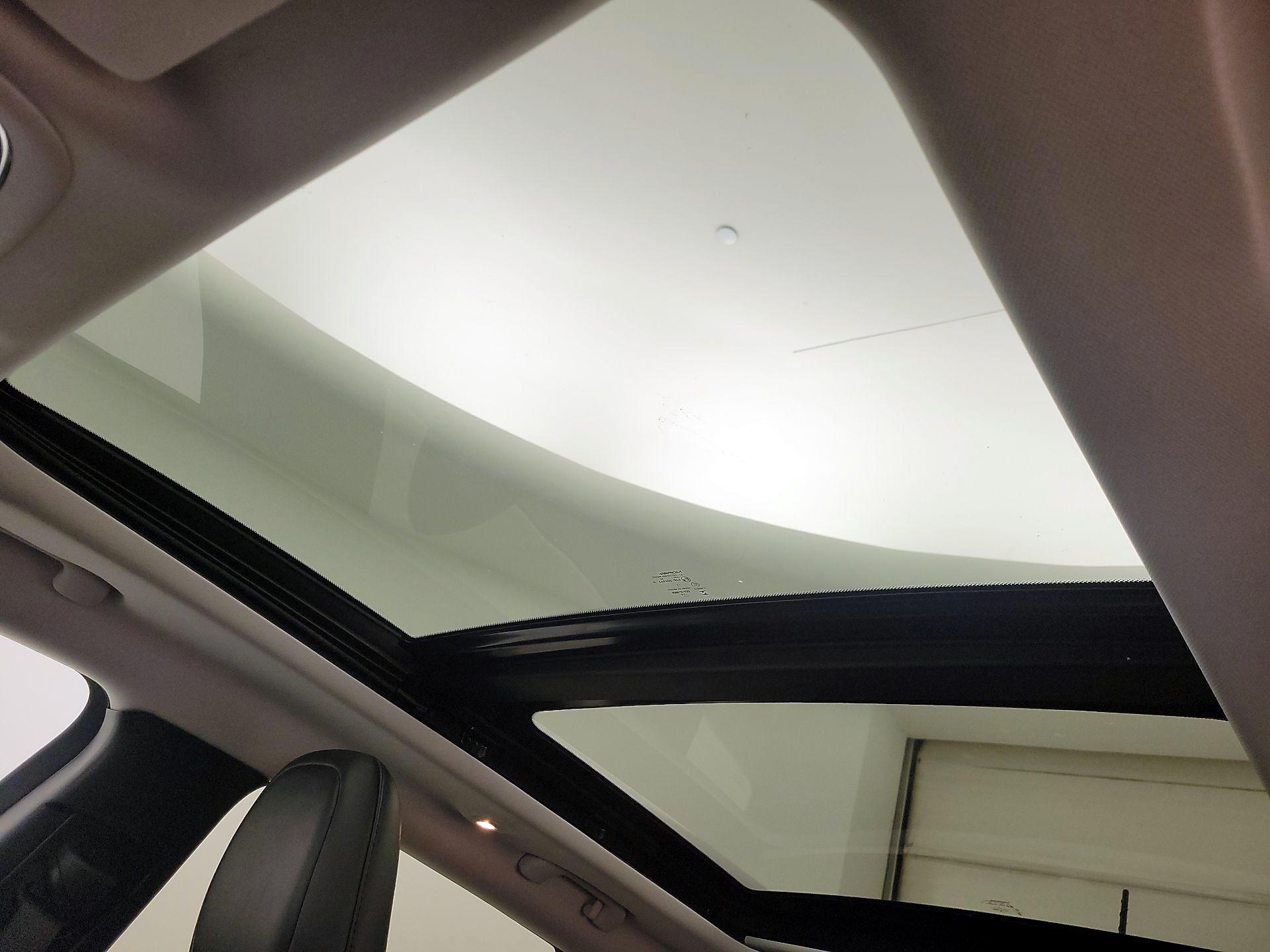 Thumbnail: 2019 Jeep Cherokee - 20