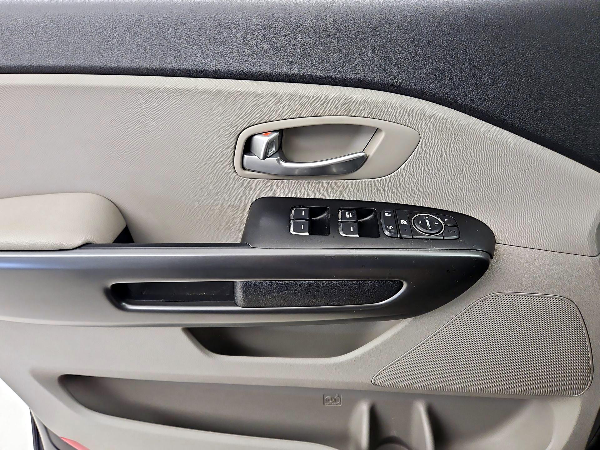 Thumbnail: 2021 Kia Sedona - 12