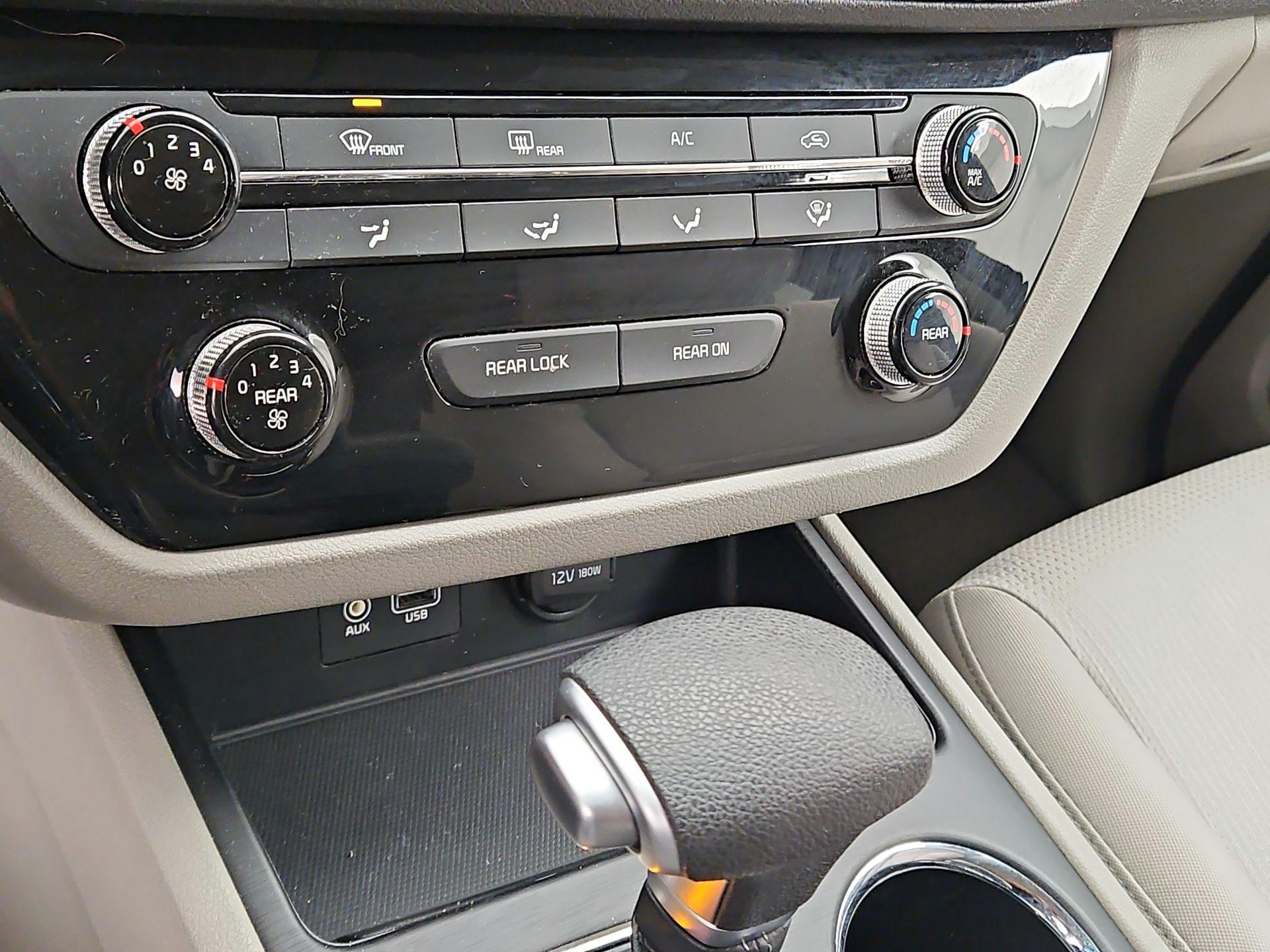 Thumbnail: 2021 Kia Sedona - 16