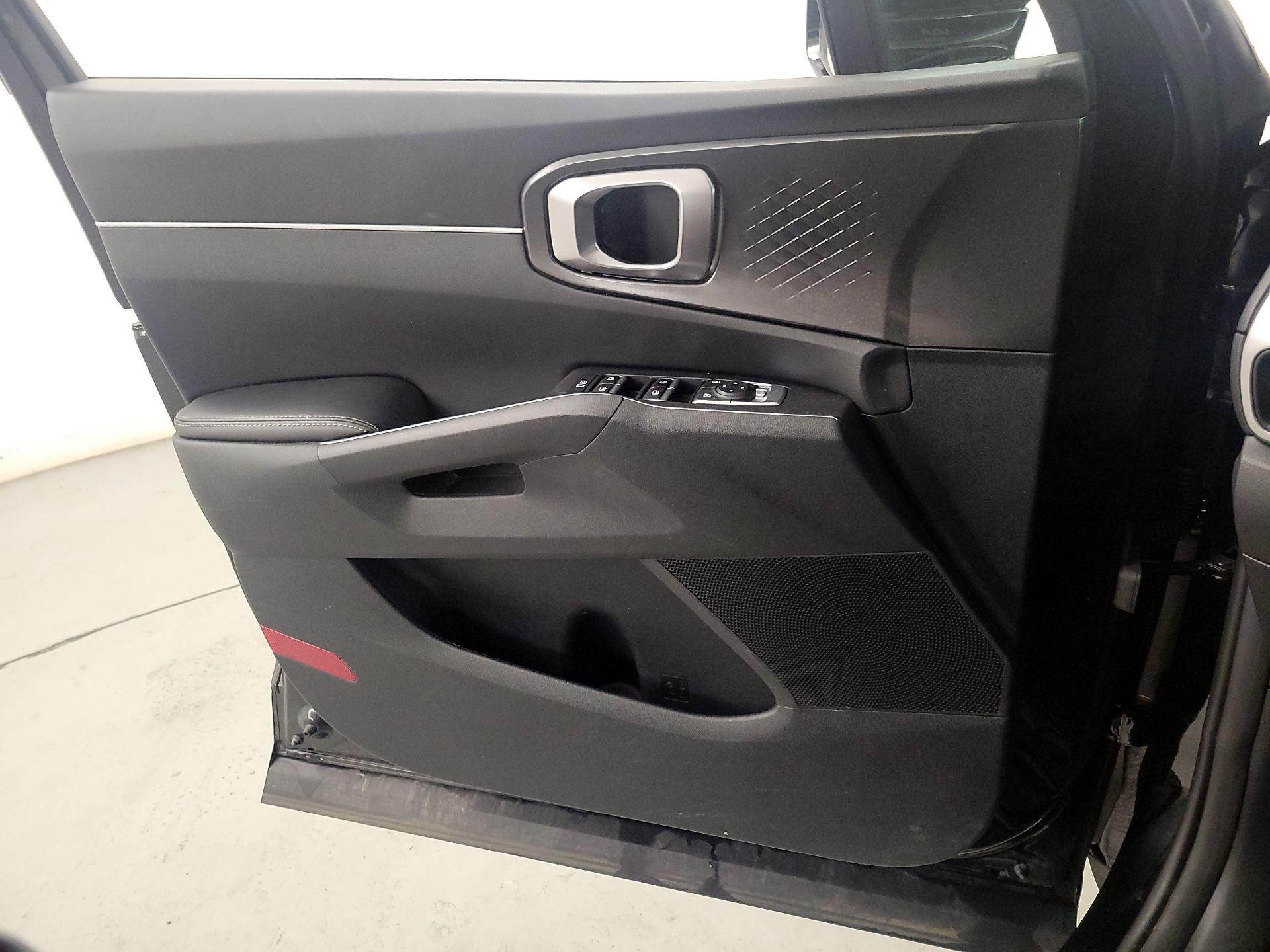 Thumbnail: 2023 Kia Sorento - 12