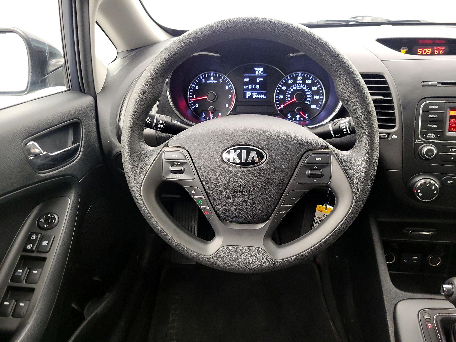 Thumbnail: 2016 Kia Forte - 10