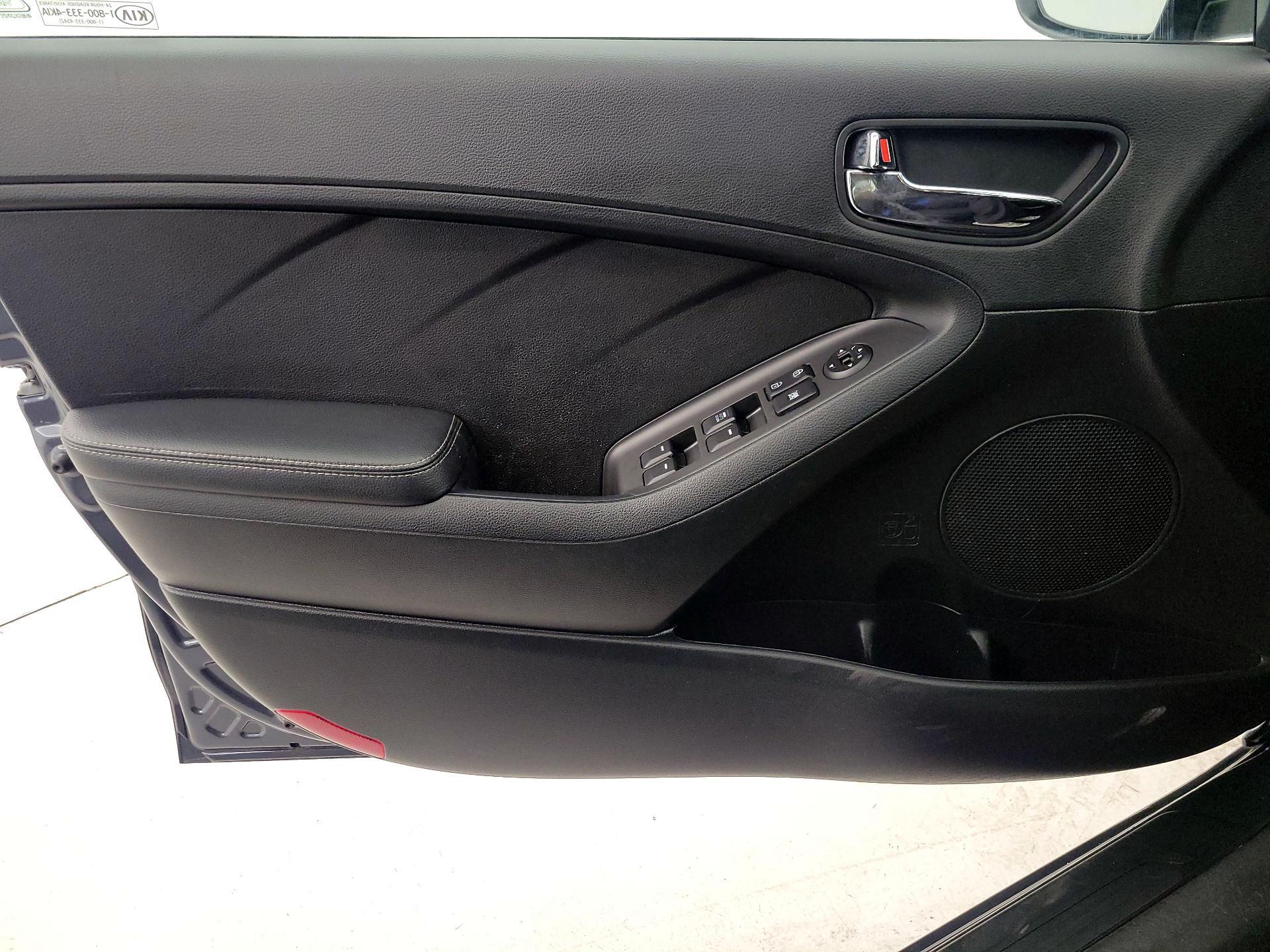 Thumbnail: 2016 Kia Forte - 12