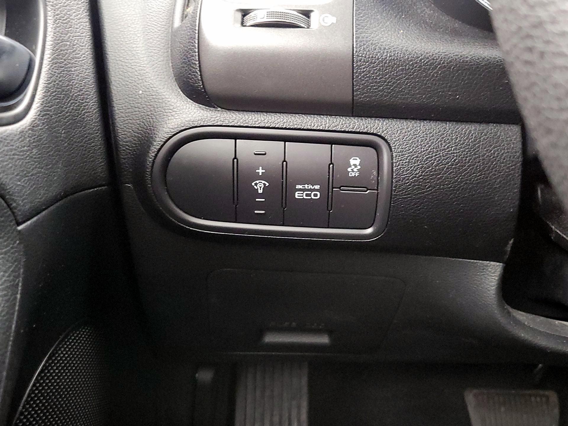 Thumbnail: 2016 Kia Forte - 13