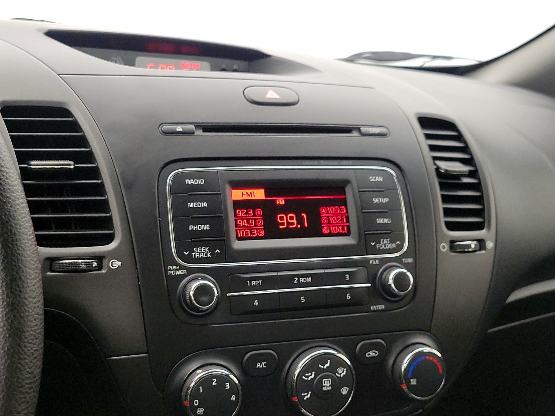 Thumbnail: 2016 Kia Forte - 14