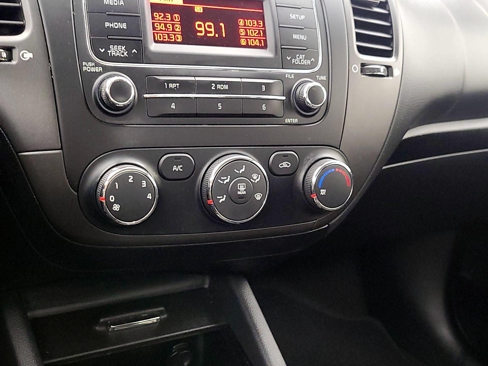 Thumbnail: 2016 Kia Forte - 15