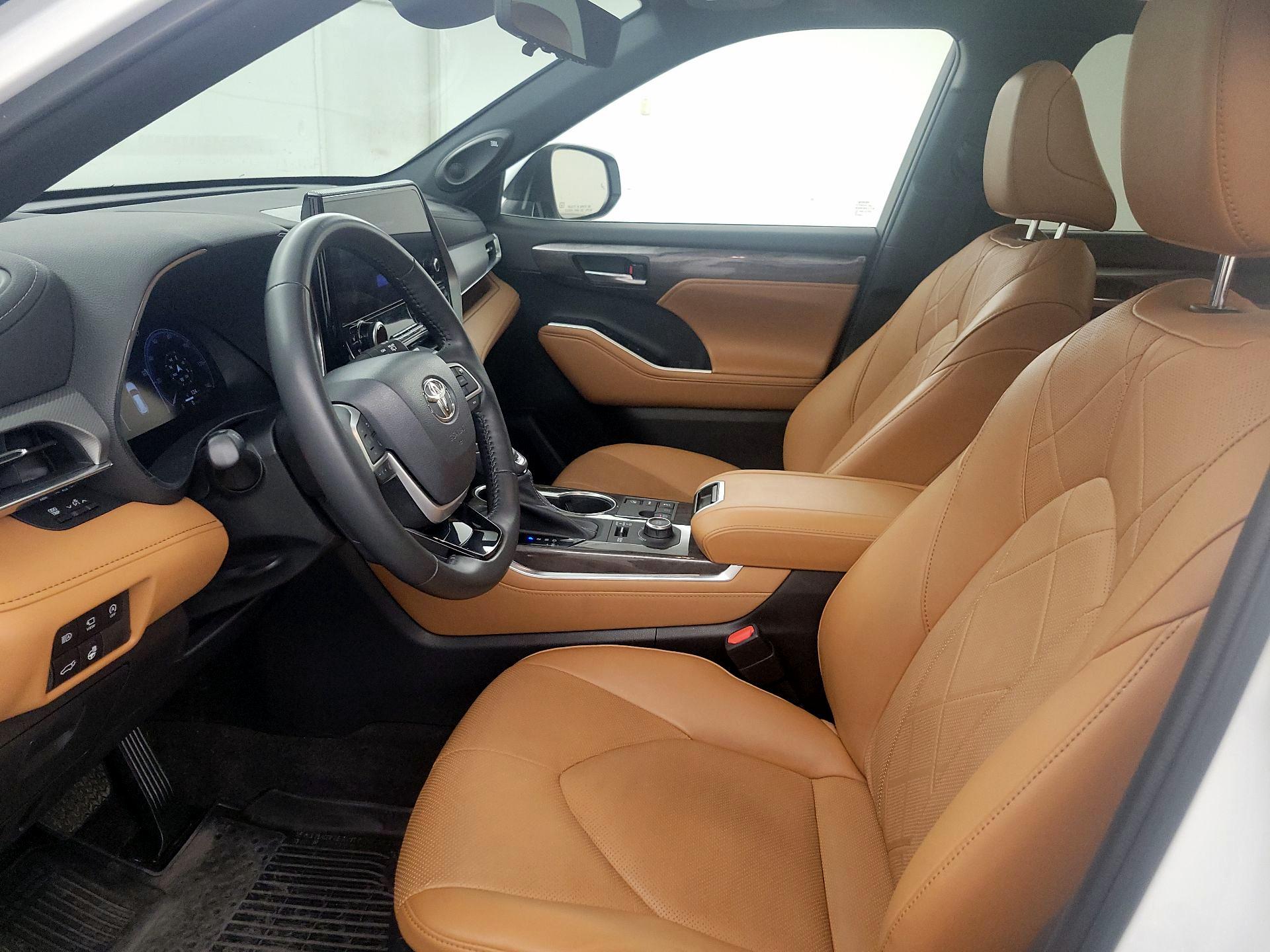 Thumbnail: 2023 Toyota Highlander - 11