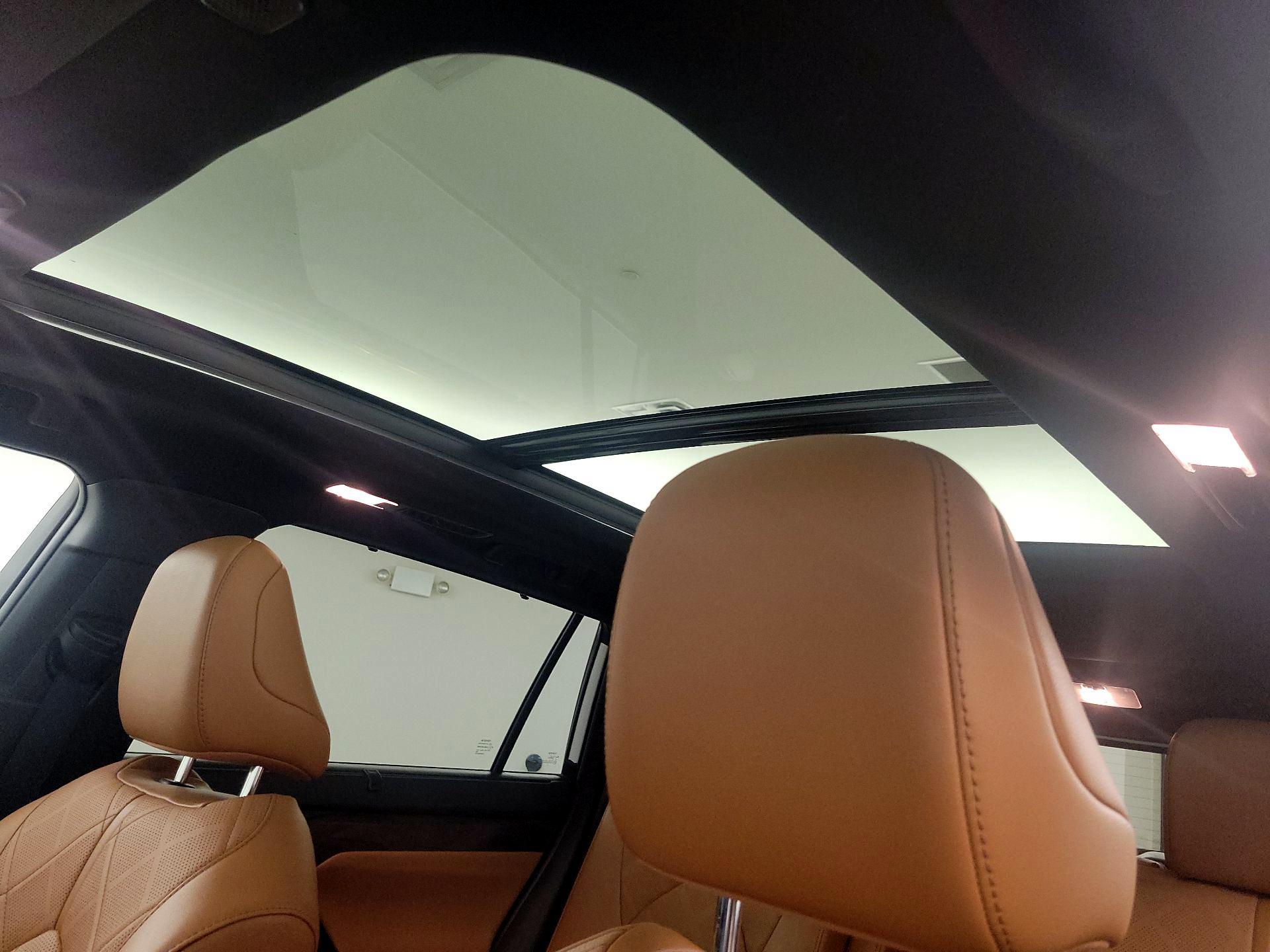 Thumbnail: 2023 Toyota Highlander - 20