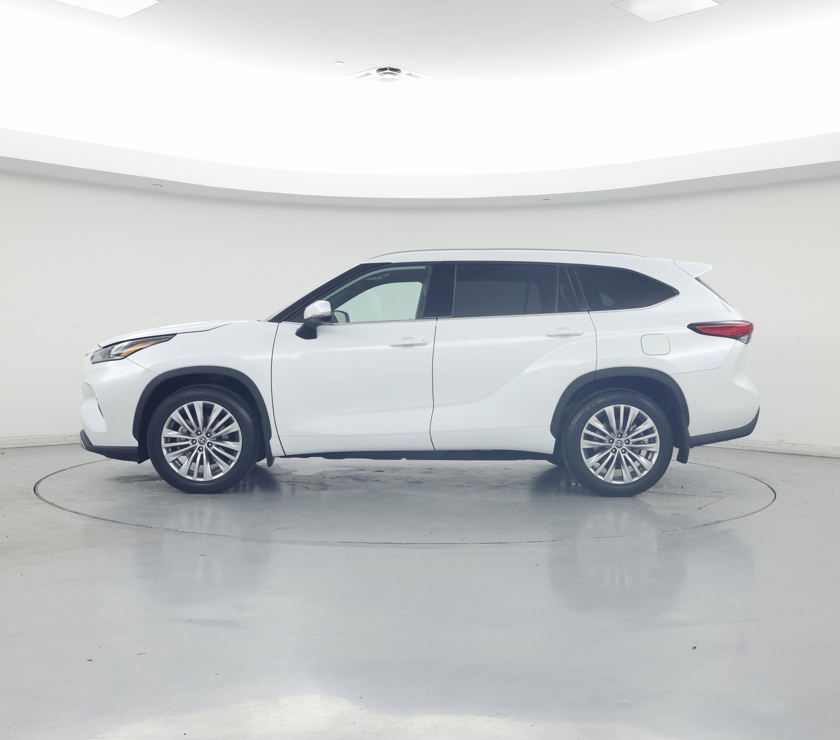 Thumbnail: 2023 Toyota Highlander - 3