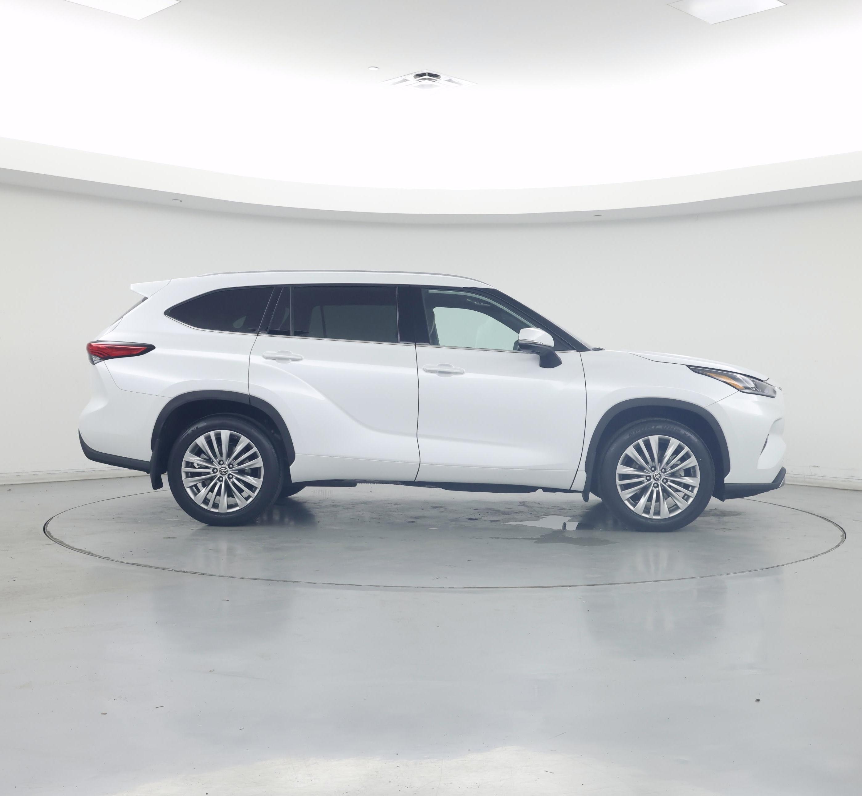 Thumbnail: 2023 Toyota Highlander - 7