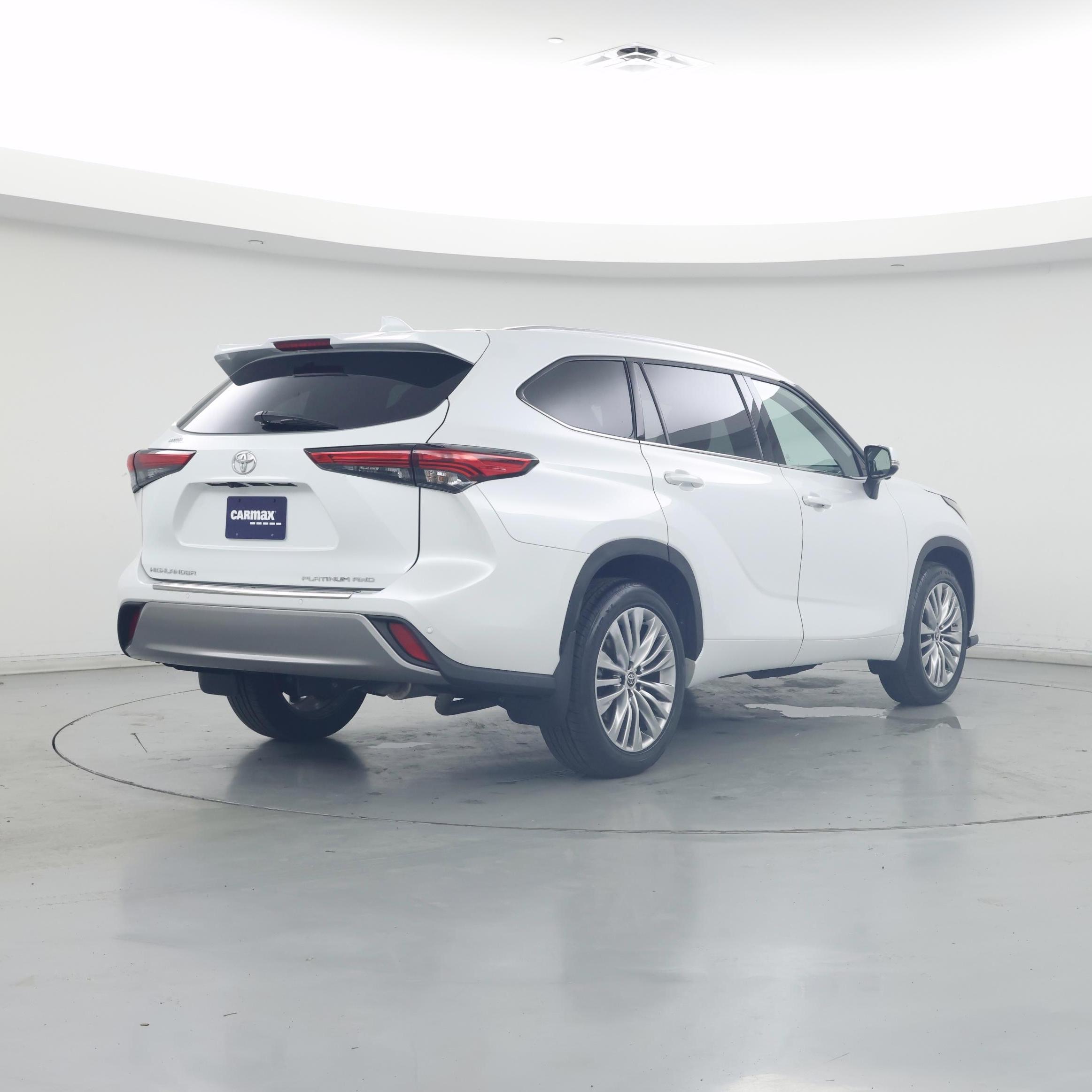 Thumbnail: 2023 Toyota Highlander - 8