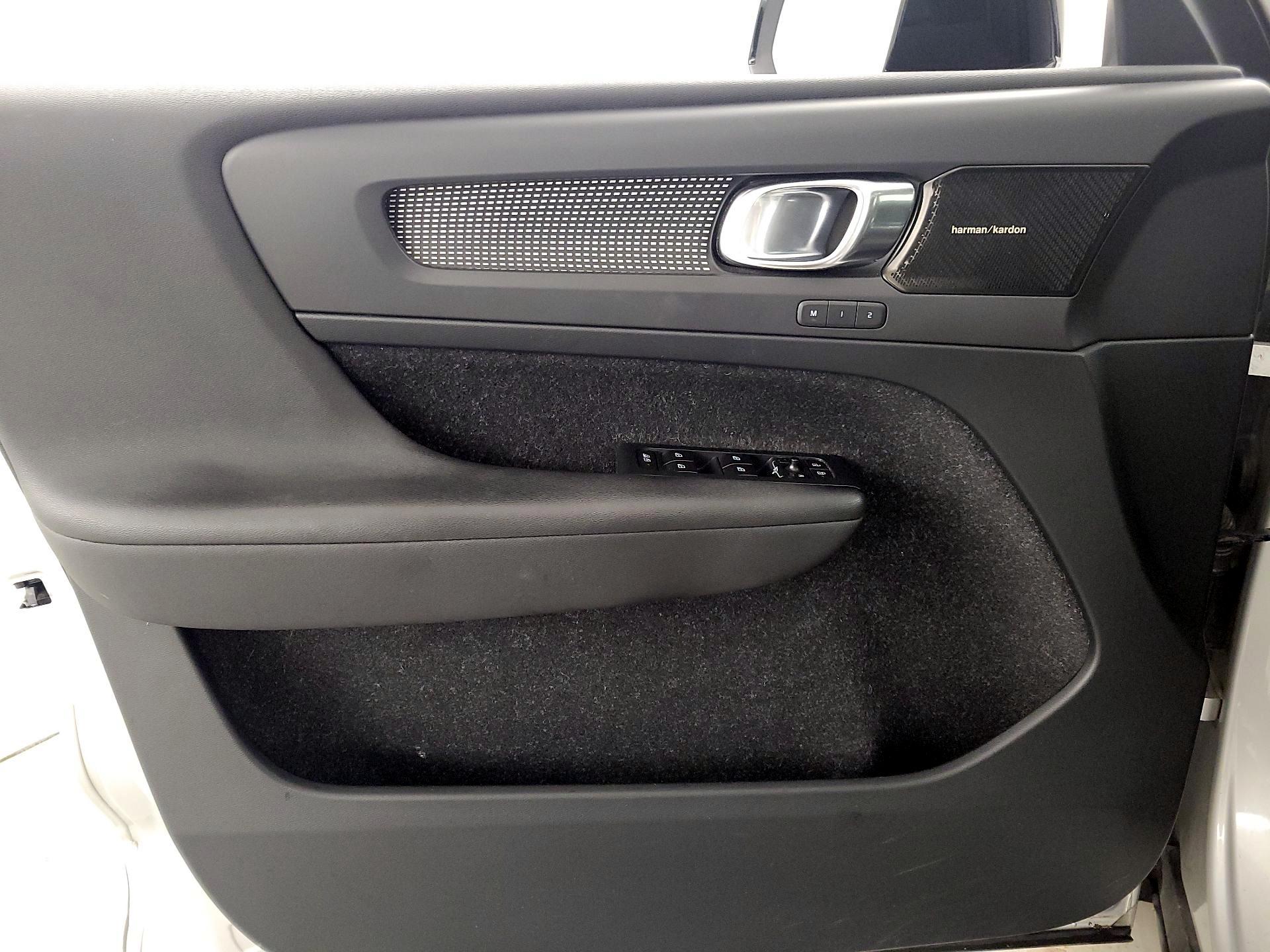 Thumbnail: 2019 Volvo XC40 - 12