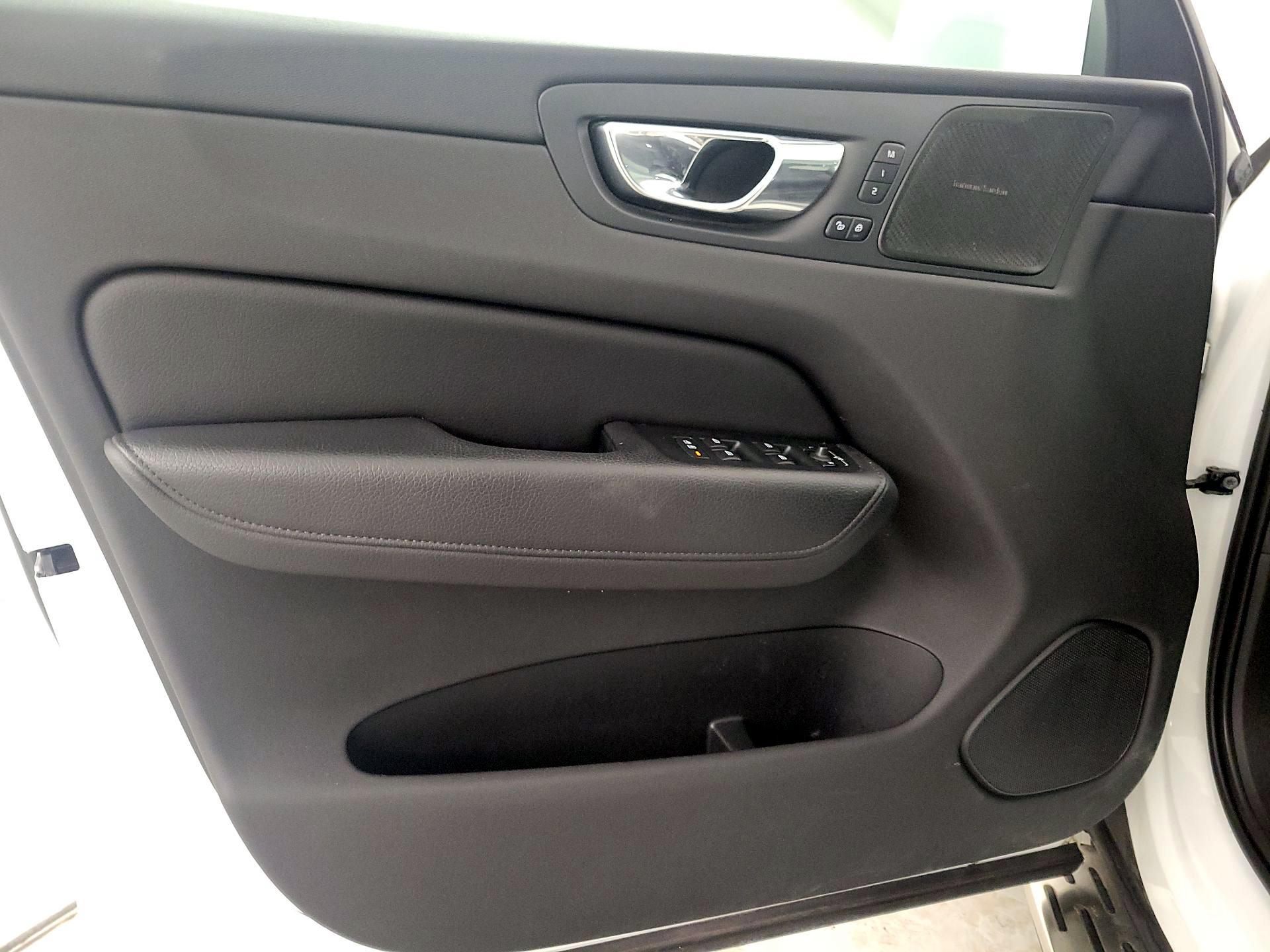 Thumbnail: 2020 Volvo XC60 - 12