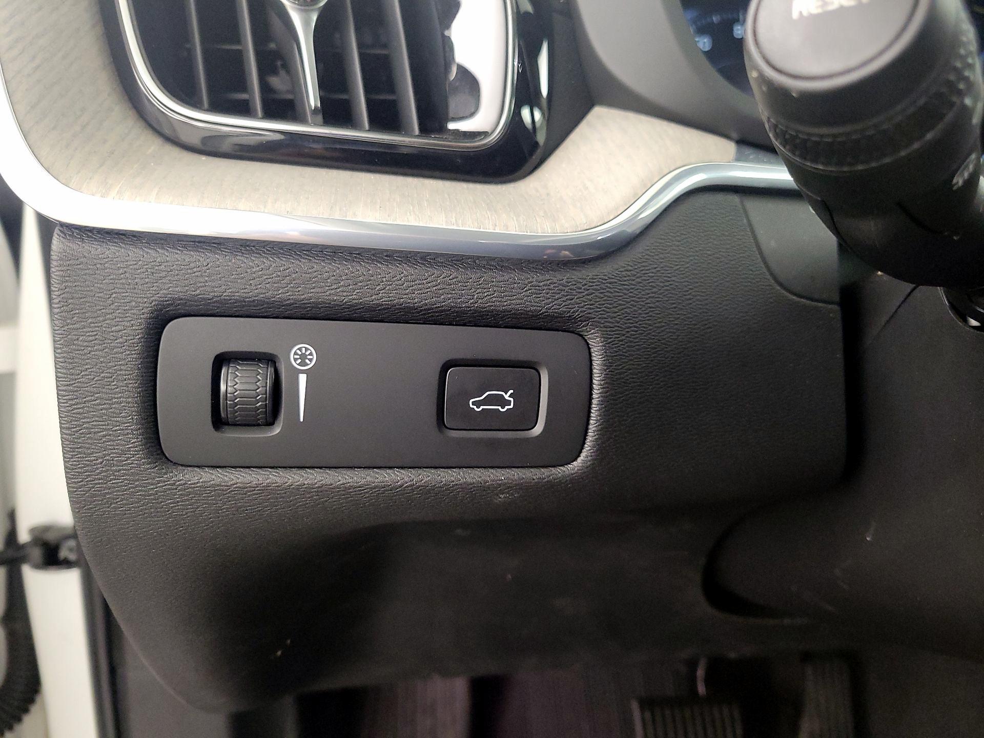 Thumbnail: 2020 Volvo XC60 - 13