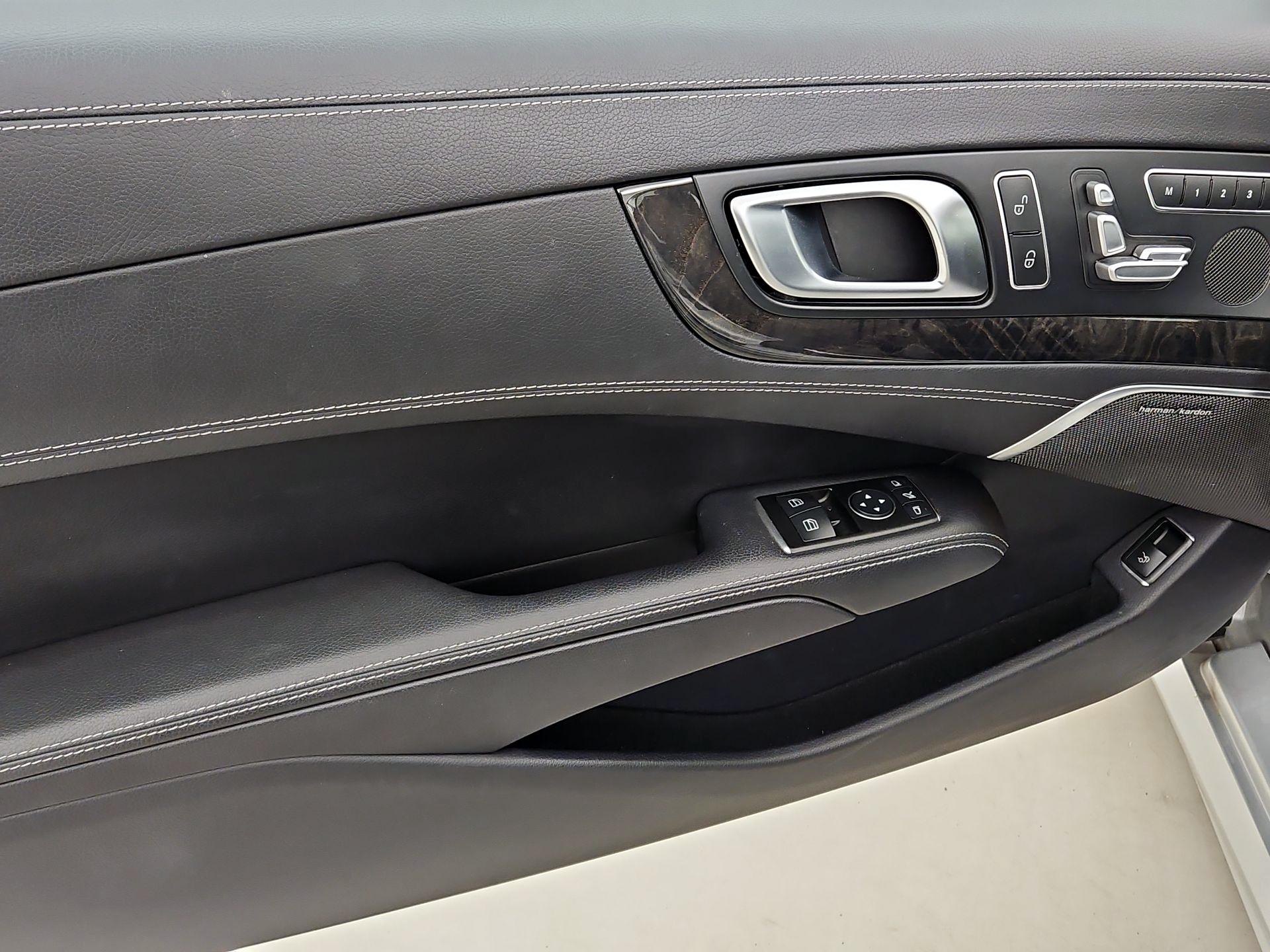 Thumbnail: 2016 Mercedes-Benz SL-Class - 12