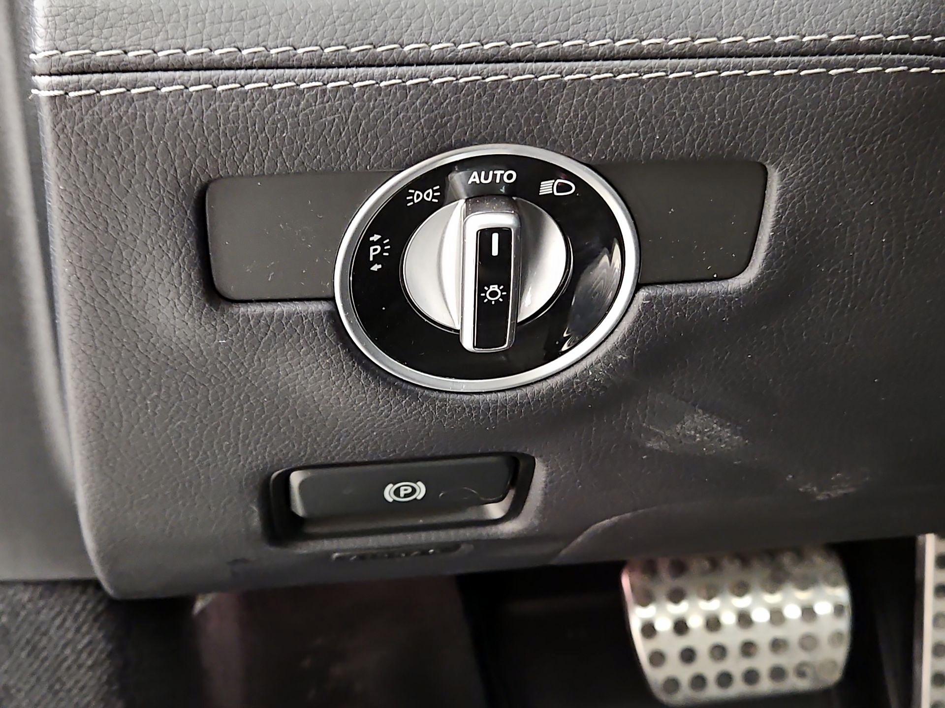 Thumbnail: 2016 Mercedes-Benz SL-Class - 13