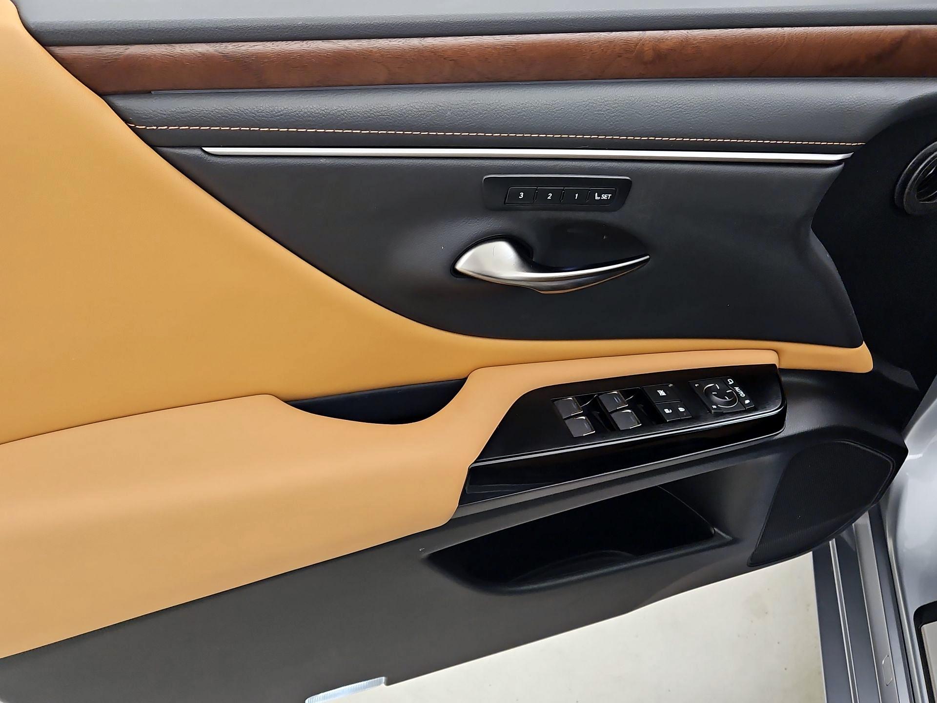 Thumbnail: 2025 Lexus ES - 12