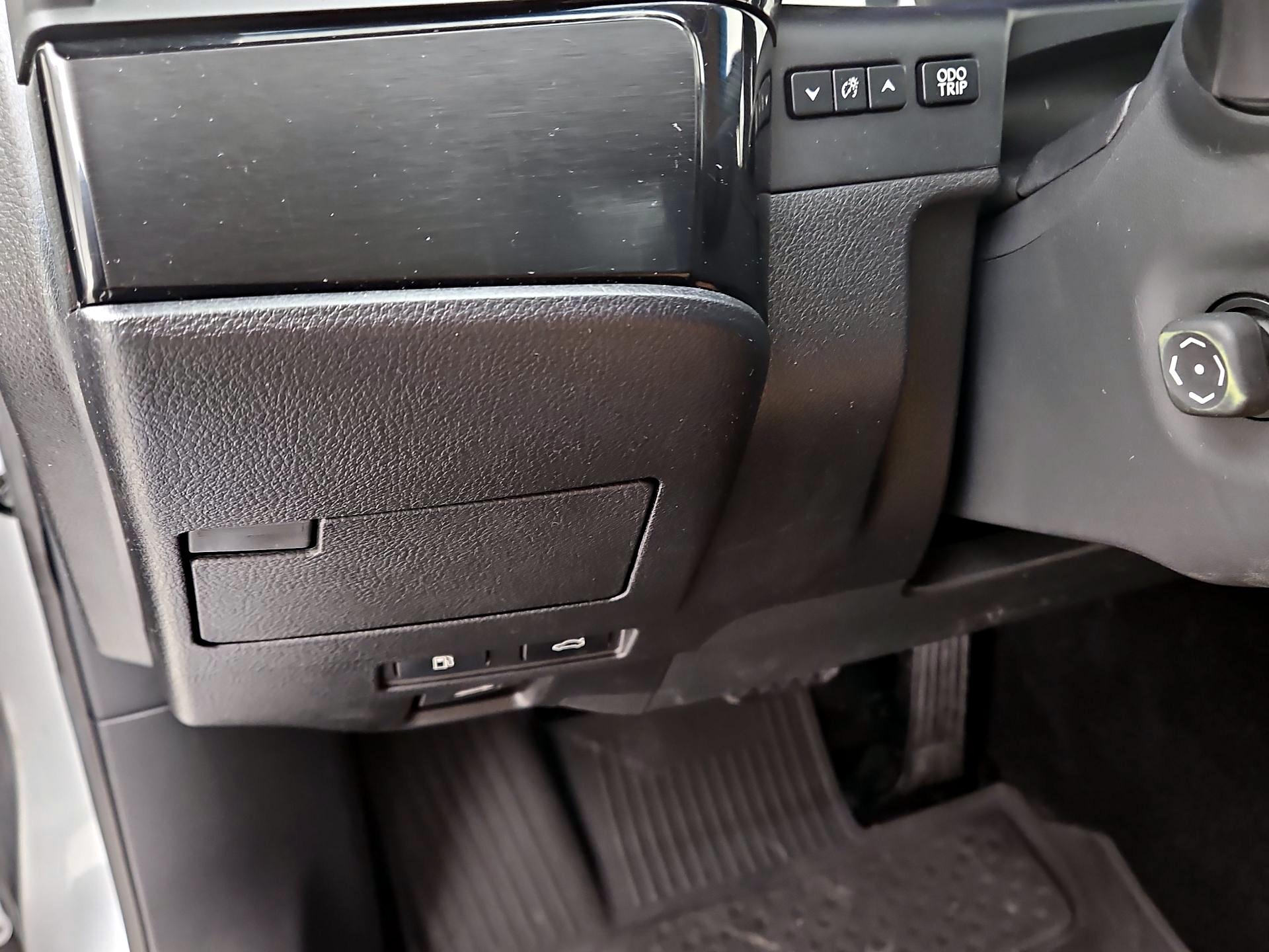 Thumbnail: 2025 Lexus ES - 13