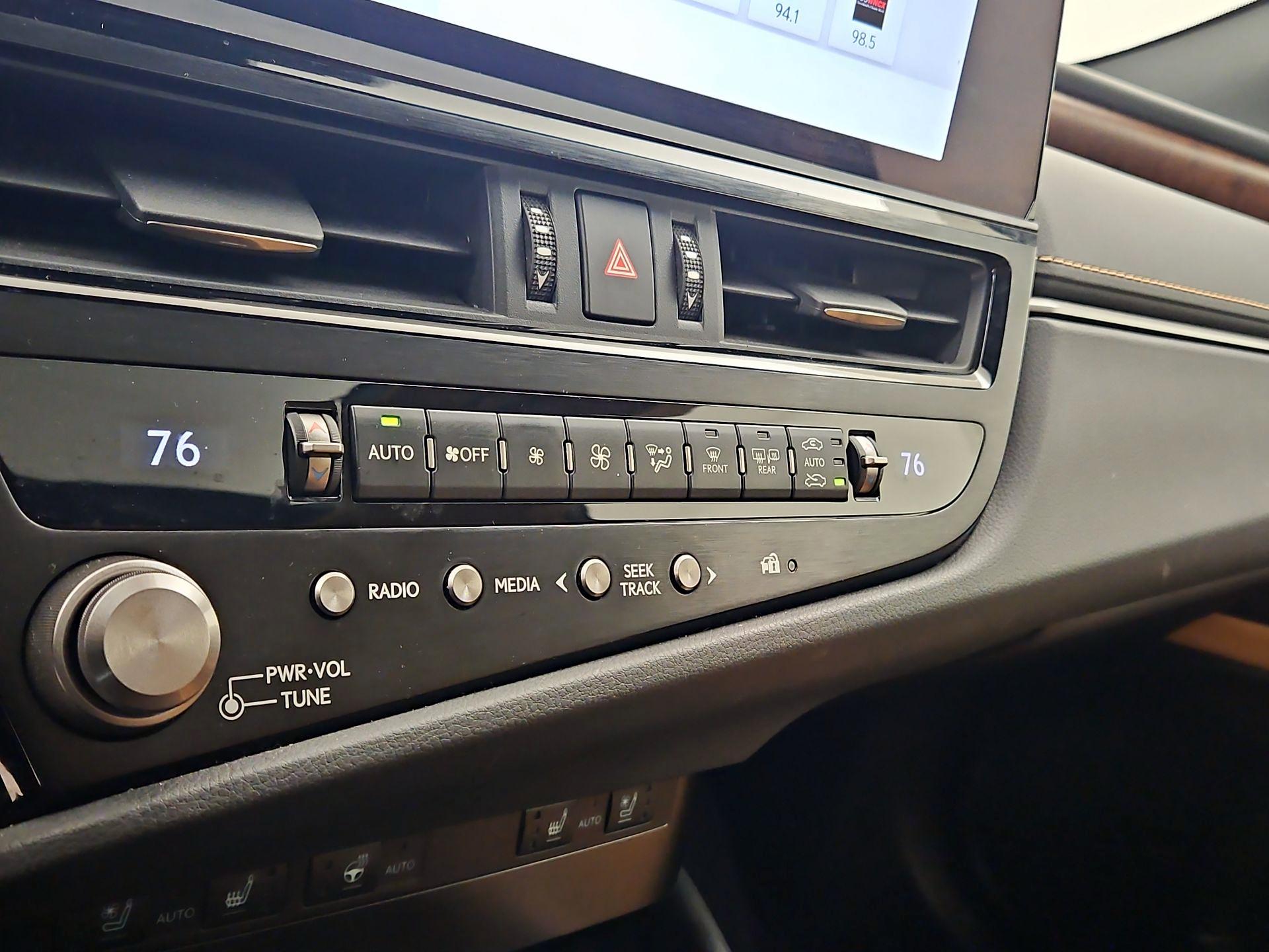 Thumbnail: 2025 Lexus ES - 16