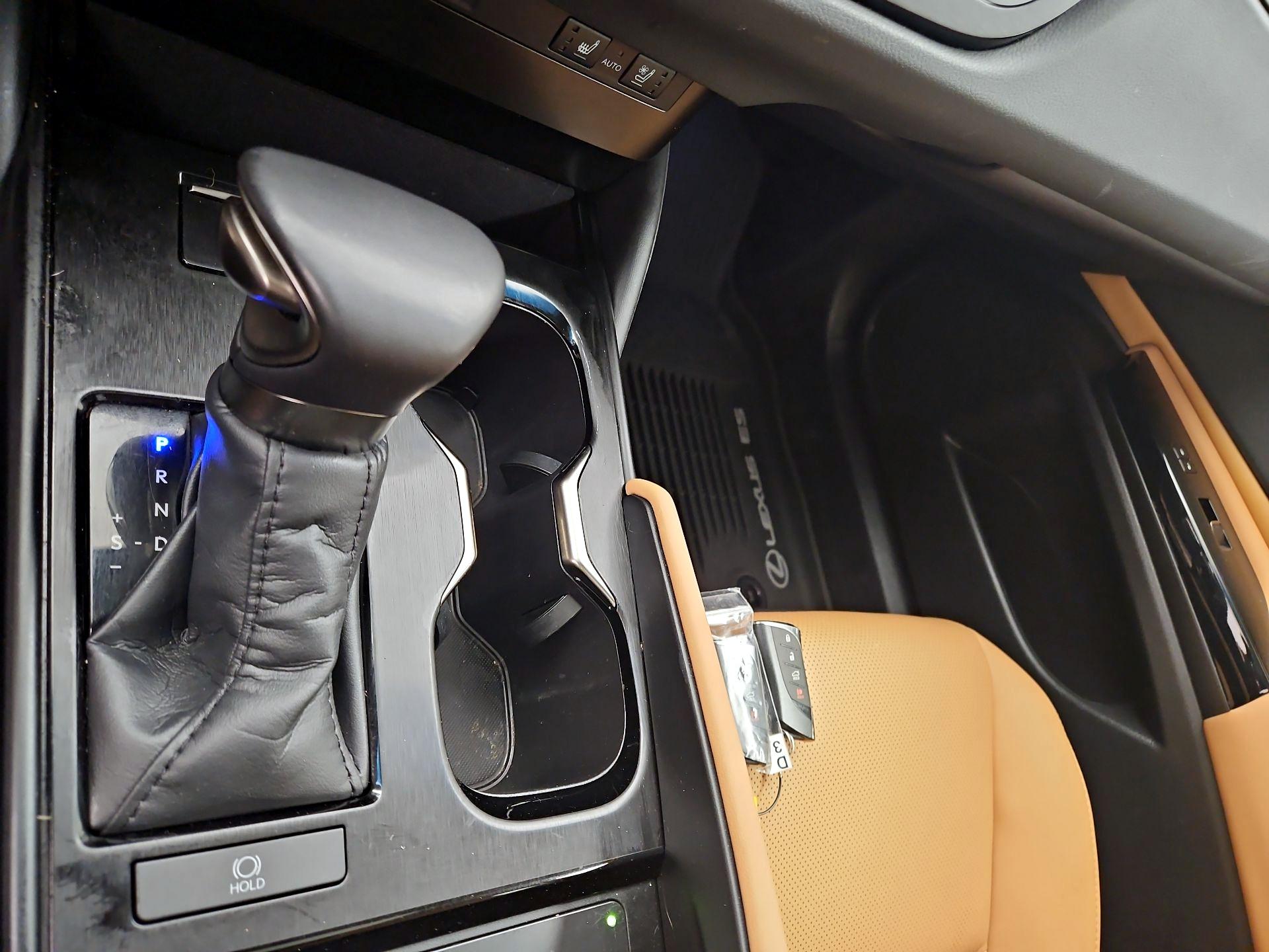 Thumbnail: 2025 Lexus ES - 17