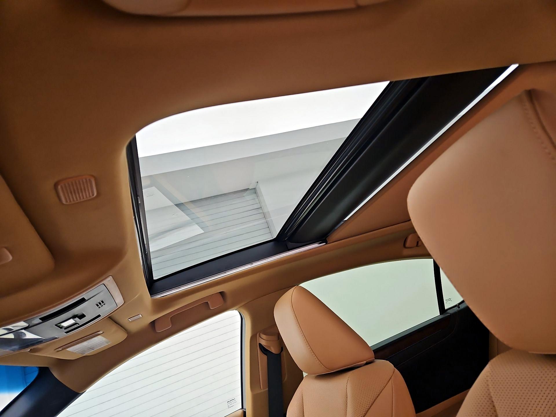 Thumbnail: 2025 Lexus ES - 19