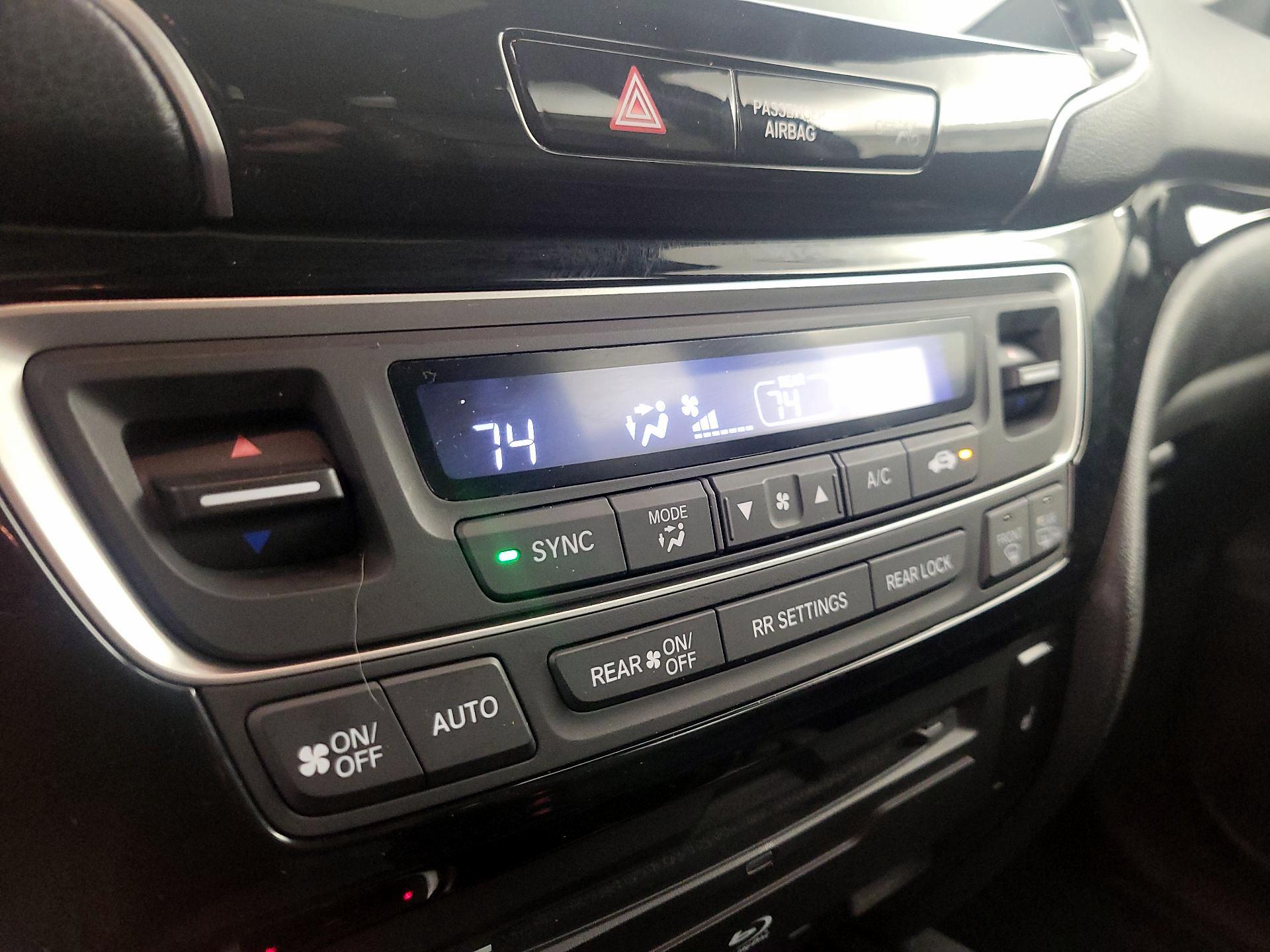 Thumbnail: 2019 Honda Pilot - 17