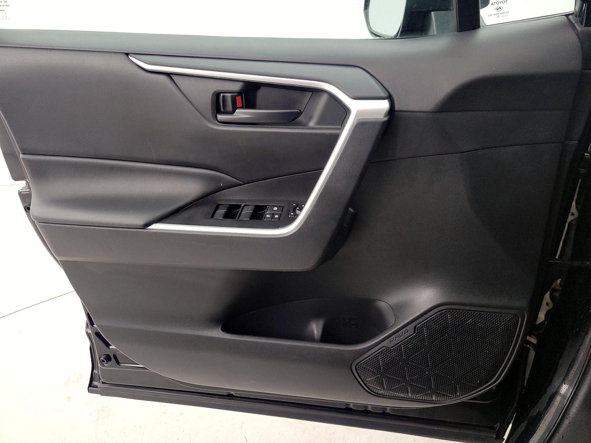 Thumbnail: 2021 Toyota RAV4 - 12