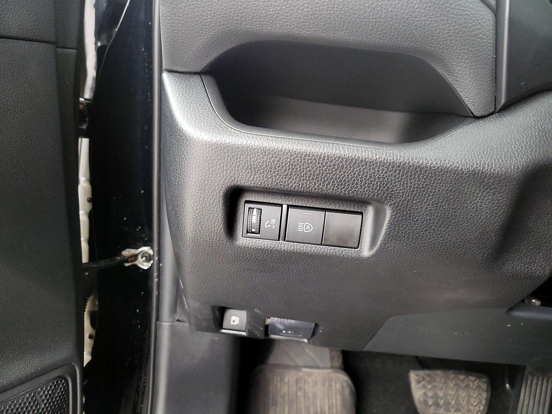 Thumbnail: 2021 Toyota RAV4 - 13