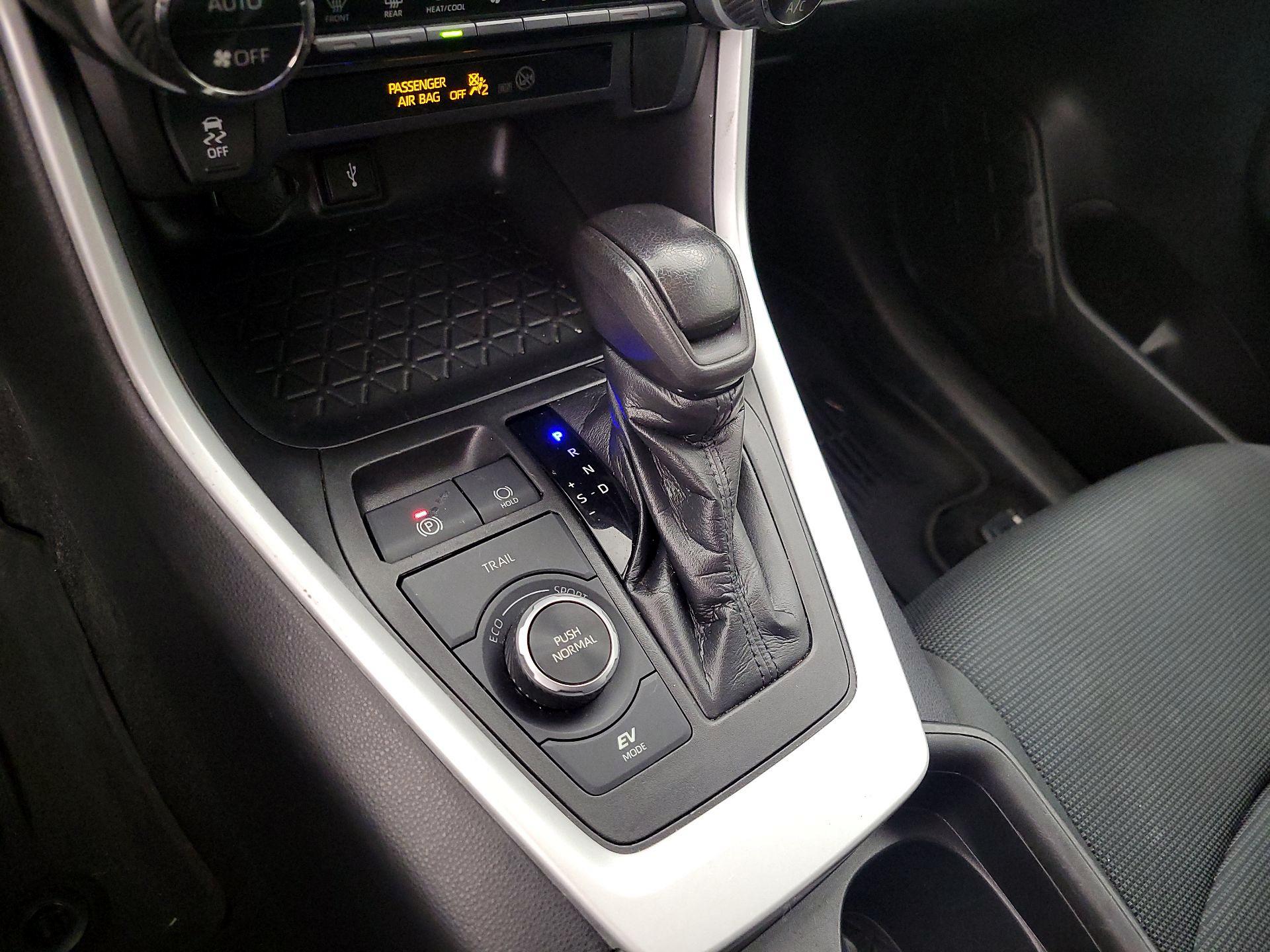 Thumbnail: 2021 Toyota RAV4 - 17