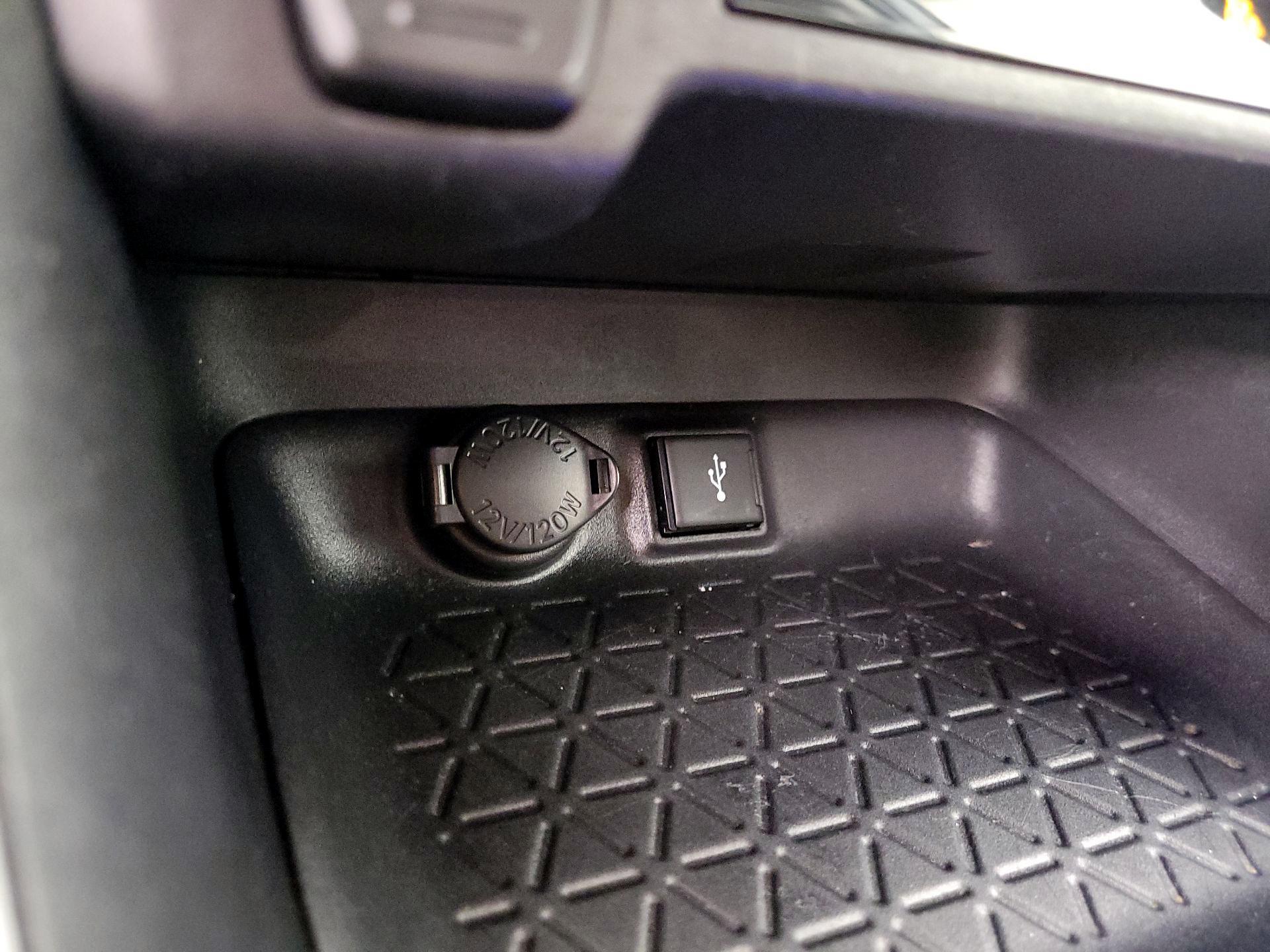 Thumbnail: 2021 Toyota RAV4 - 18