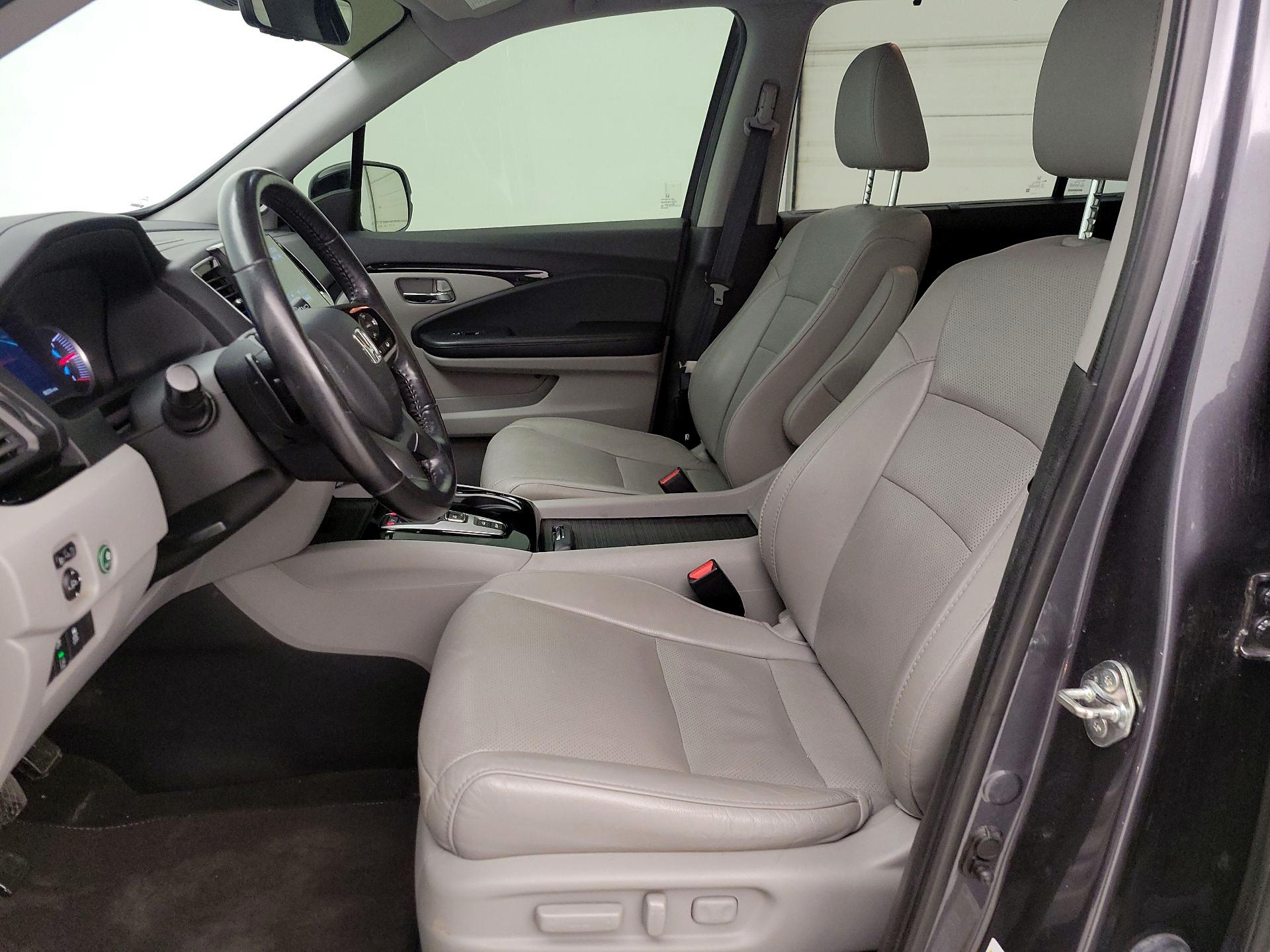 Thumbnail: 2019 Honda Pilot - 11