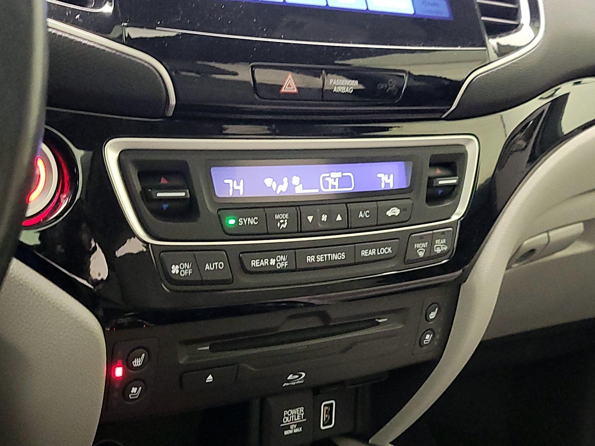 Thumbnail: 2019 Honda Pilot - 17